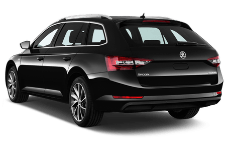 Schwarzer Kombi von schräg hinten fotografiert, mit modernen Rücklichtern und glänzender Lackierung.