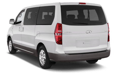 Weißer Hyundai-Minivan, Heckansicht, parkend auf transparentem Hintergrund.