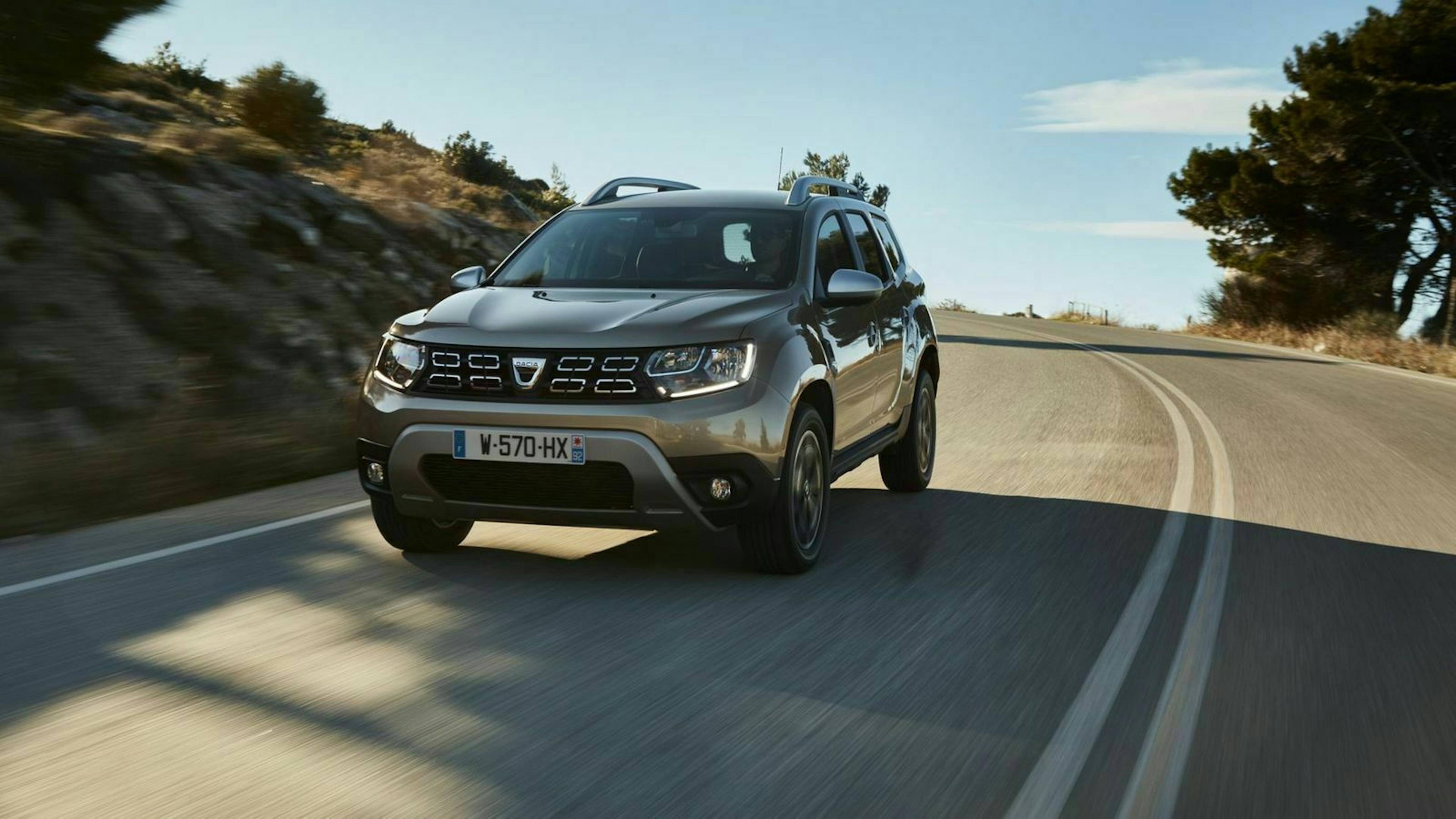 Dacia Duster 2 (seit 2017) in Frontansicht fahrend