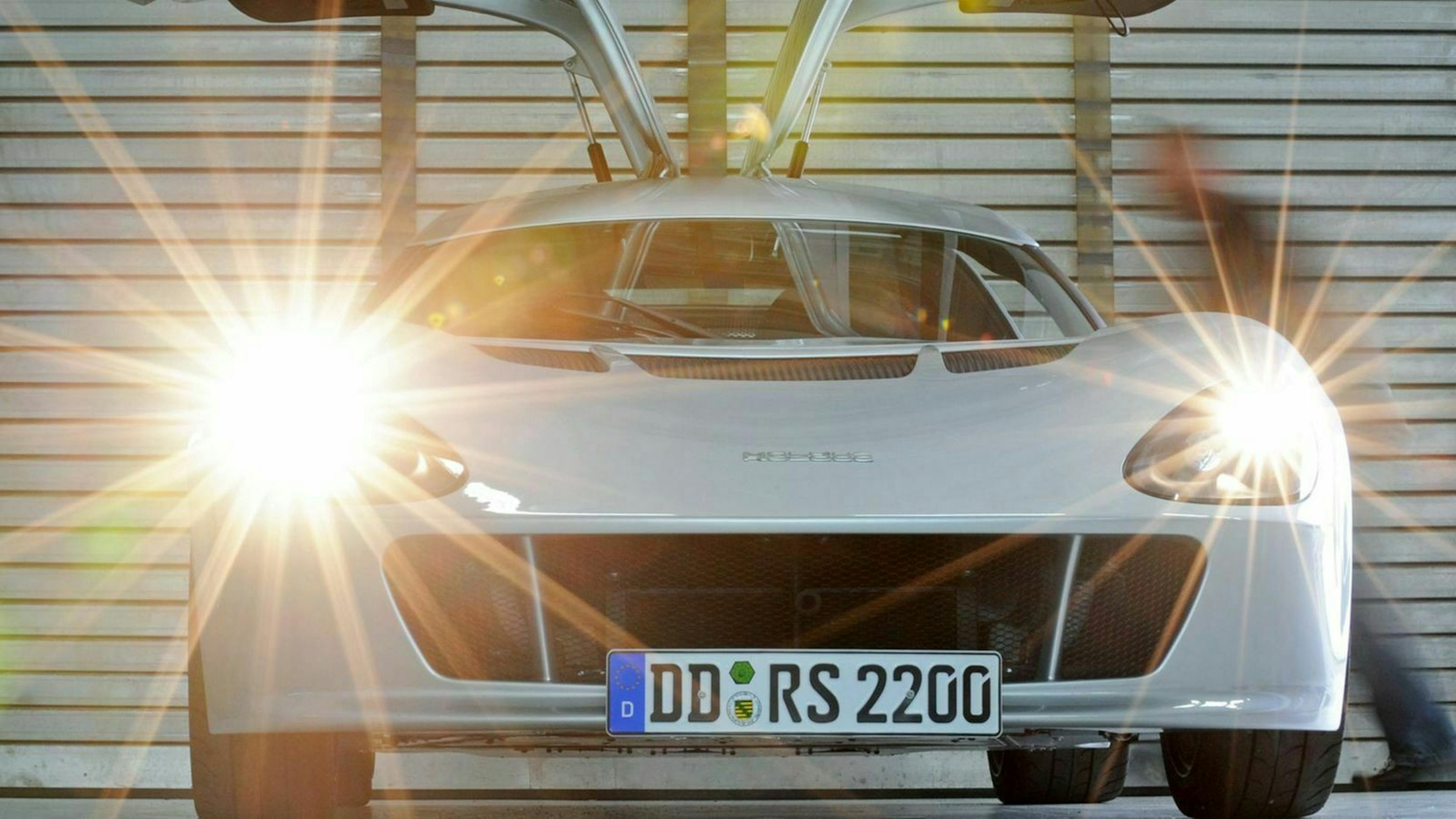 Der Melkus RS 1000 mit Frontlicht und offenen Türen