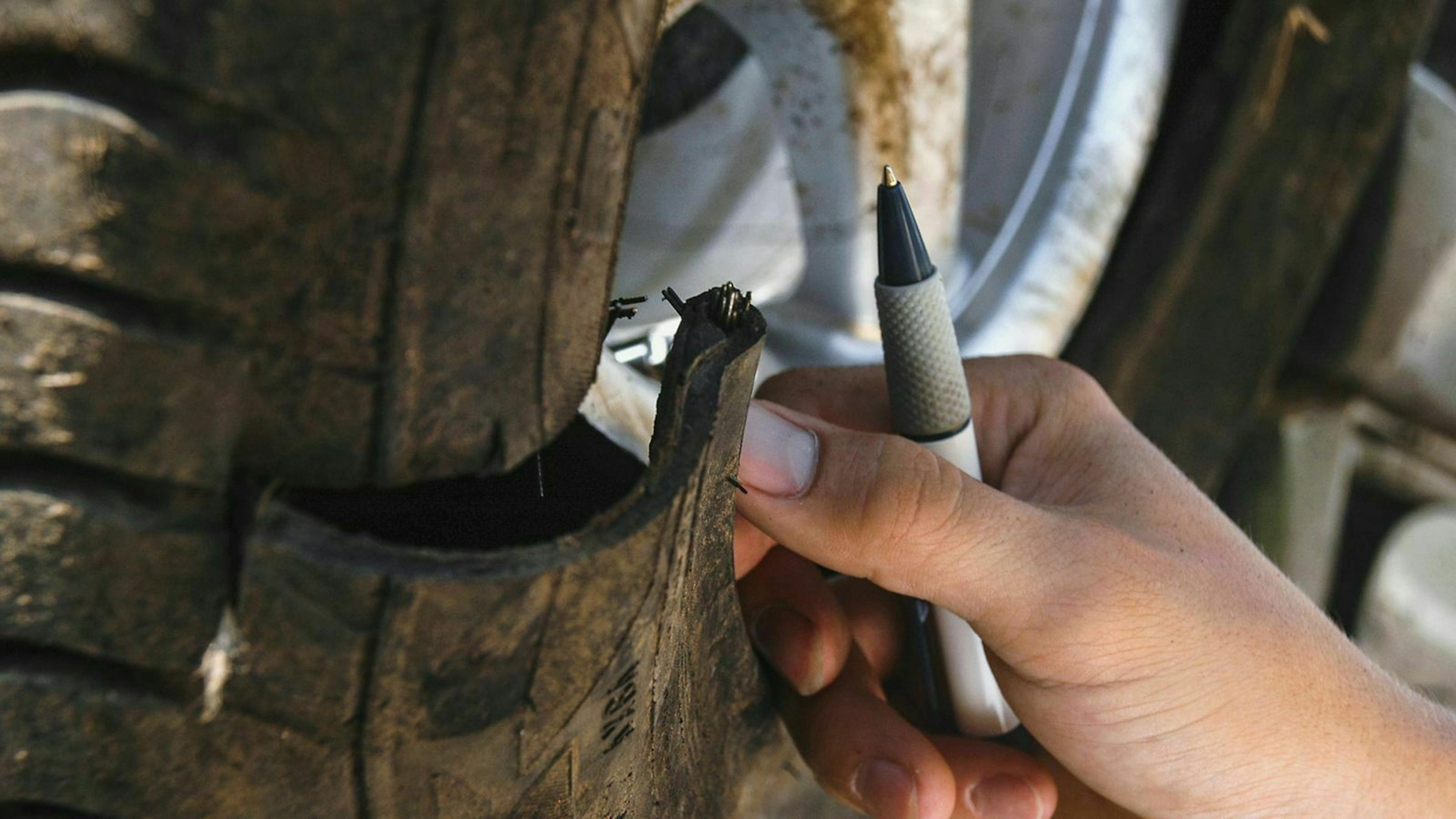 Einen geplatzten Reifen kannst du nicht mit einem Reparaturset beheben.