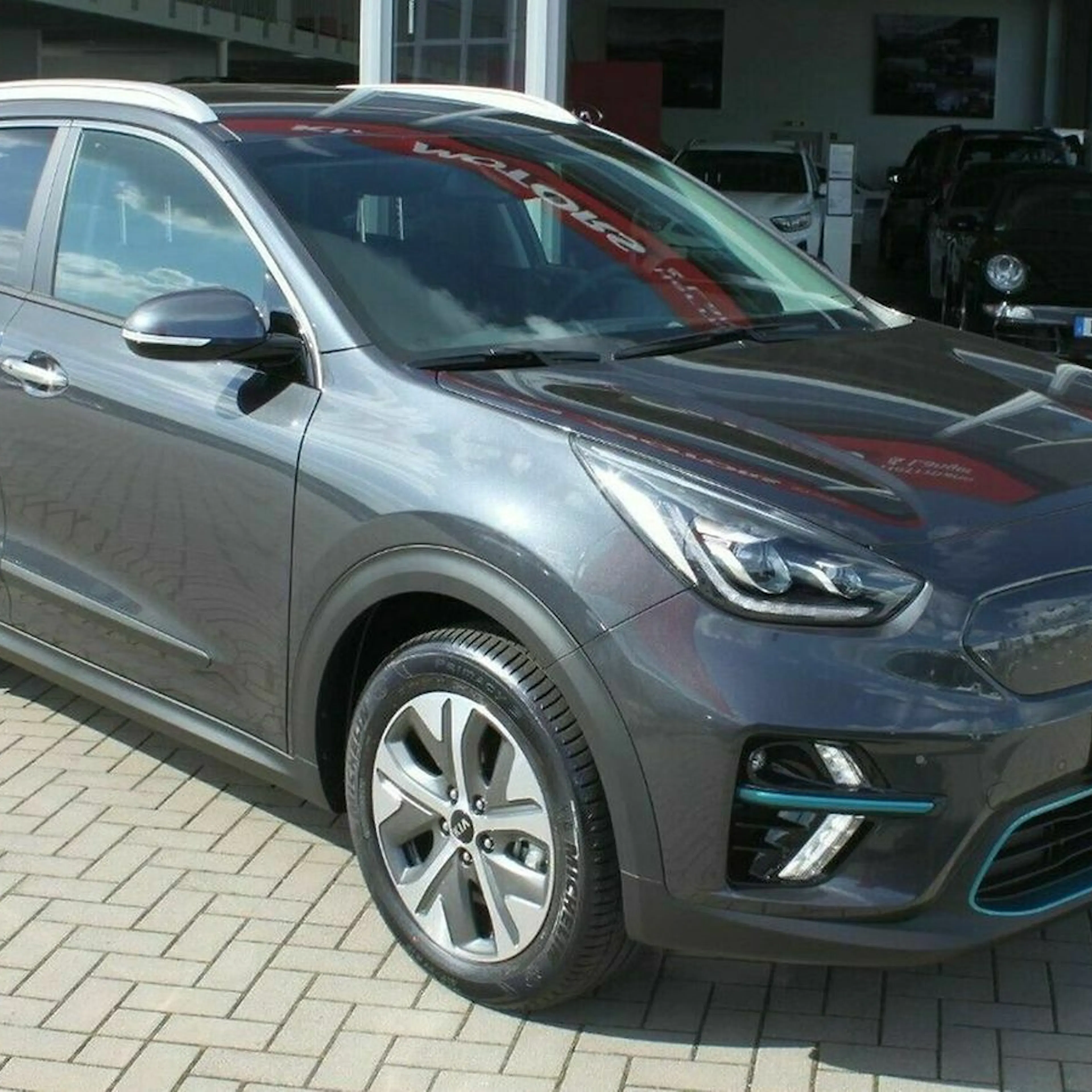 Kia e-Niro in der Seitenansicht, stehend