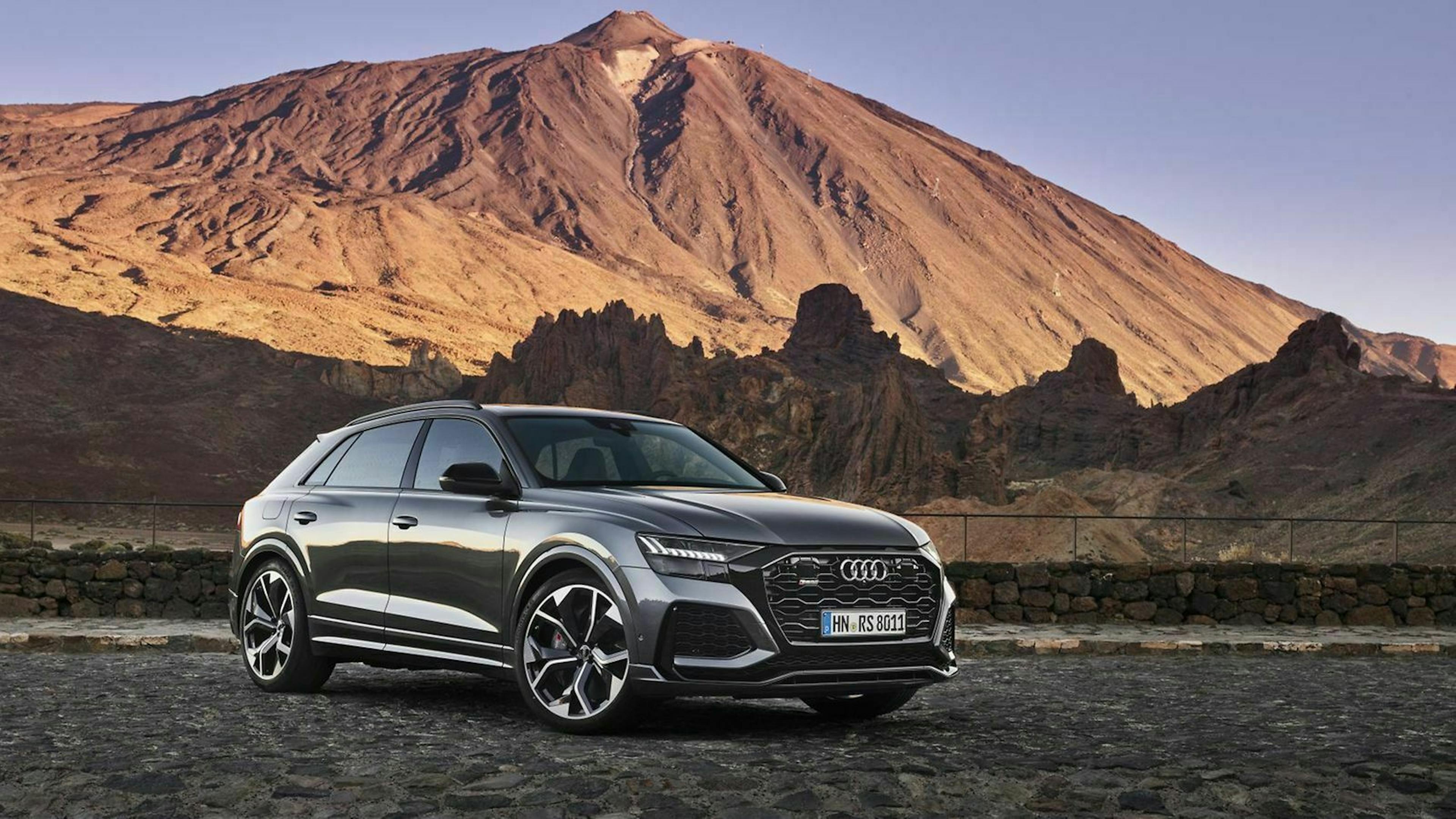 Zu sehen ist der Audi RS Q8, stehend, leicht seitlich