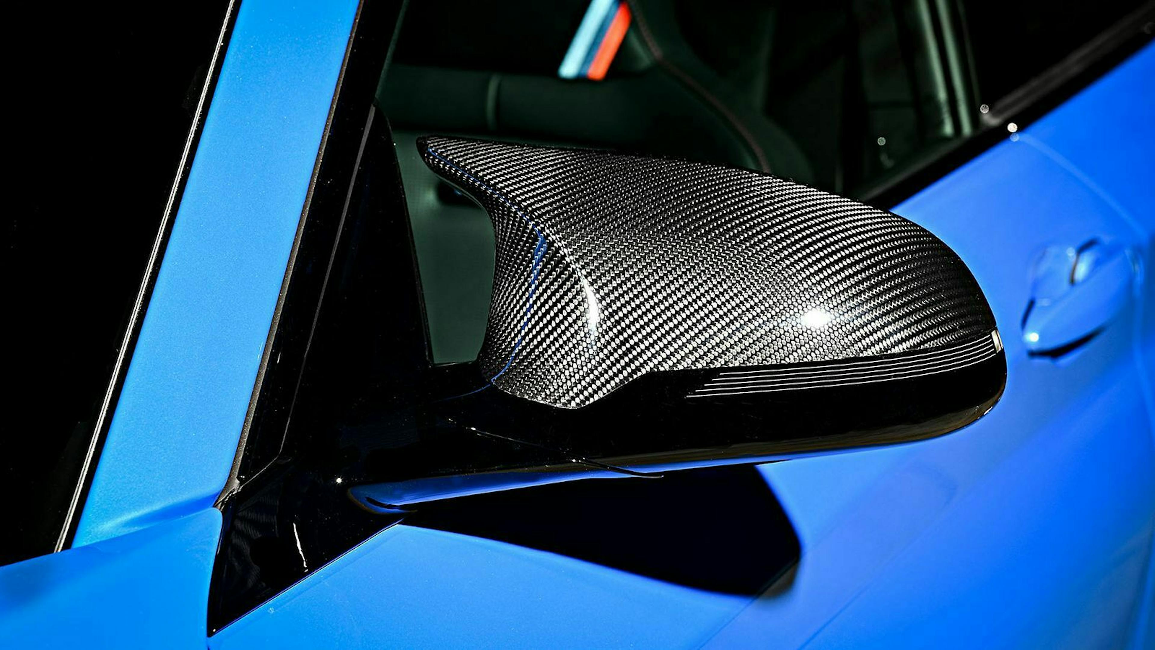 Seitenspiegel des BMW M2 CS, gefertigt aus Carbon