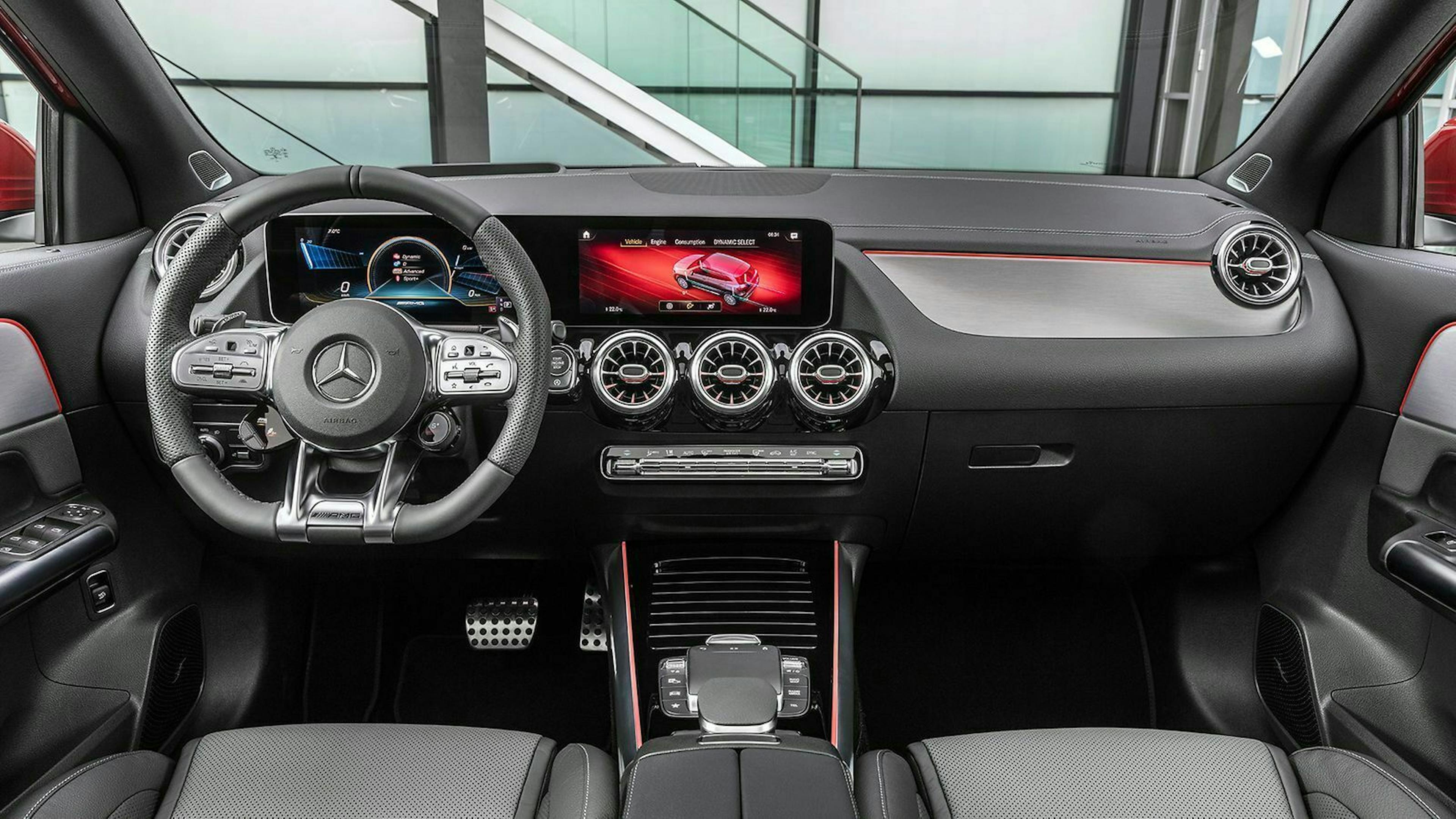 Cockpit-Ansicht des Mercedes GLA AMG 35