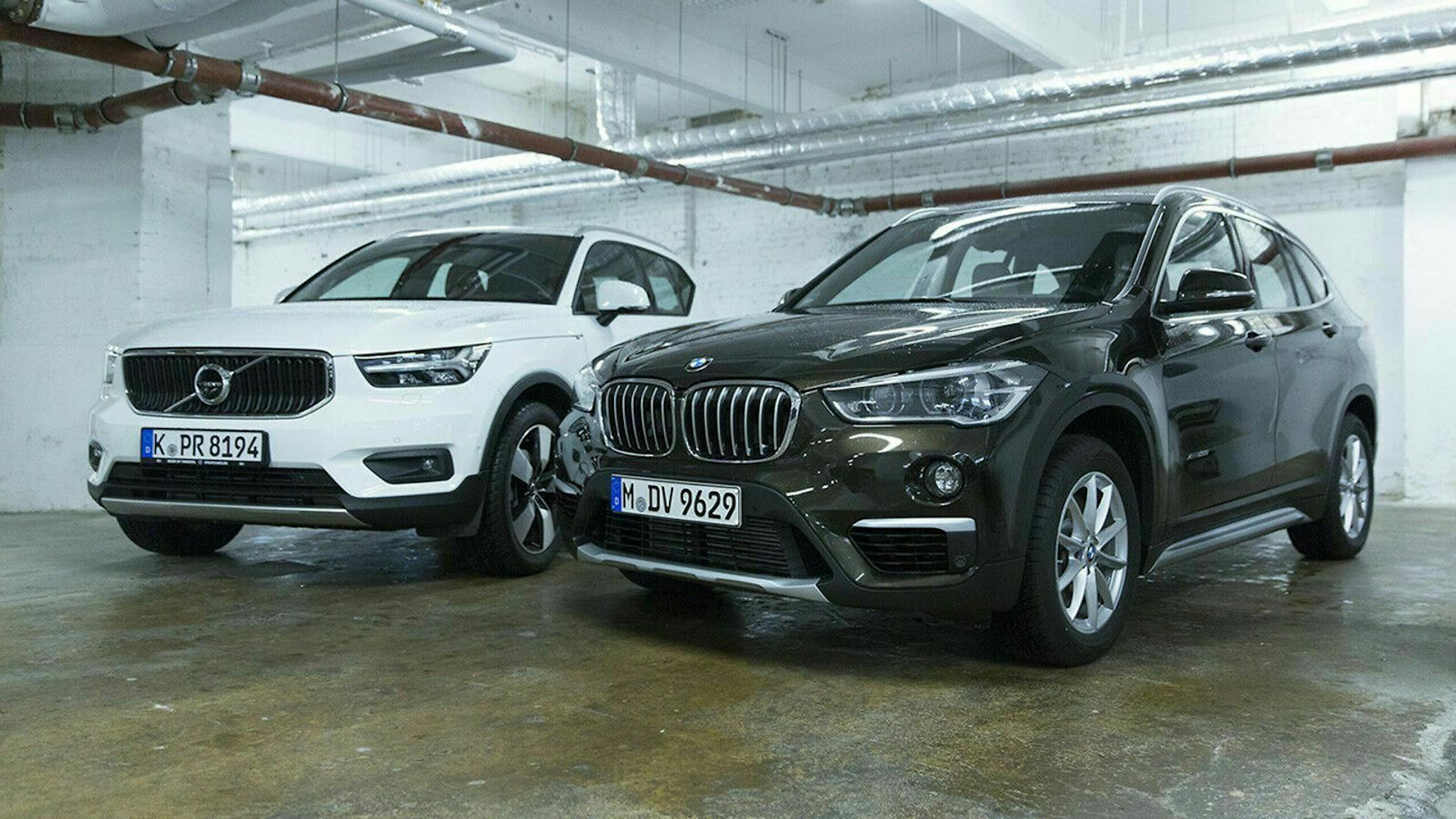 BMW X1 und Volvo XC40, Ying und Yang im gesamten Blickwinkel.