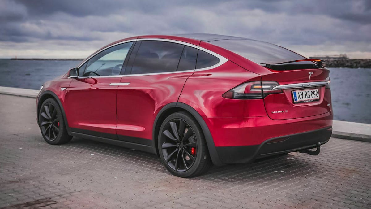 Lange Zeit Vorreiter beim Thema Anhängerkupplung: das E-Auto Tesla Model X.