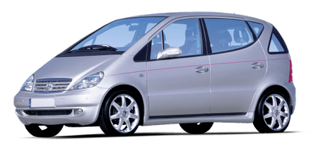 Silberner, kompakter Minivan mit fünf Türen, fünf Speichenfelgen und klaren Fenstern, seitlich von vorne betrachtet.