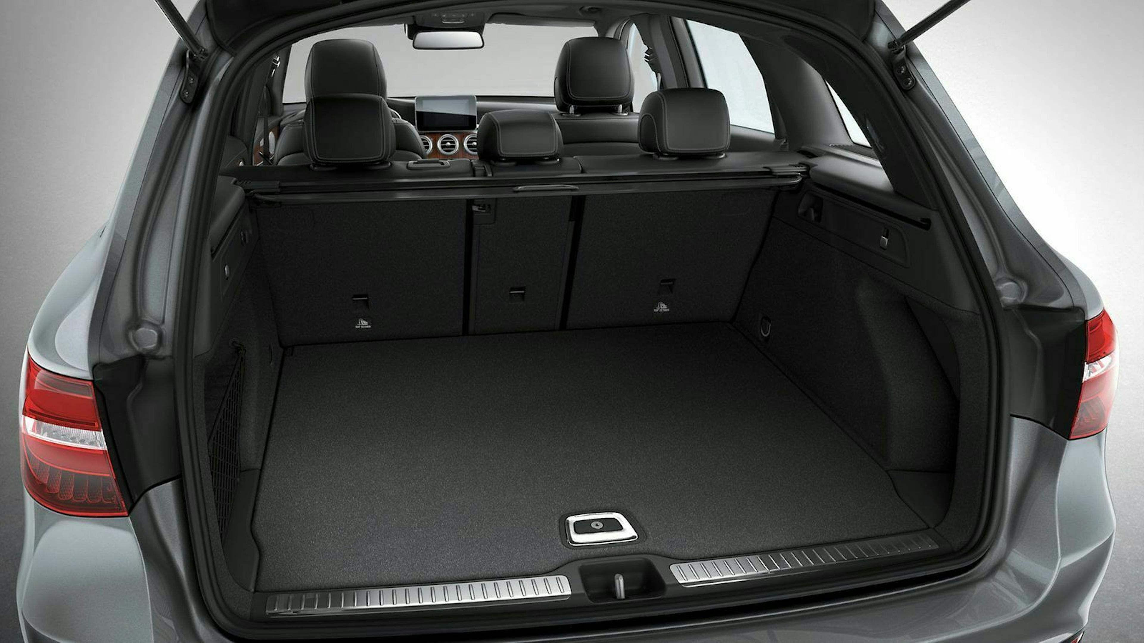 Der Mercedes GLC verfügt bei umgeklappter Rückbank über ein Kofferraumvolumen von 1.600 Litern