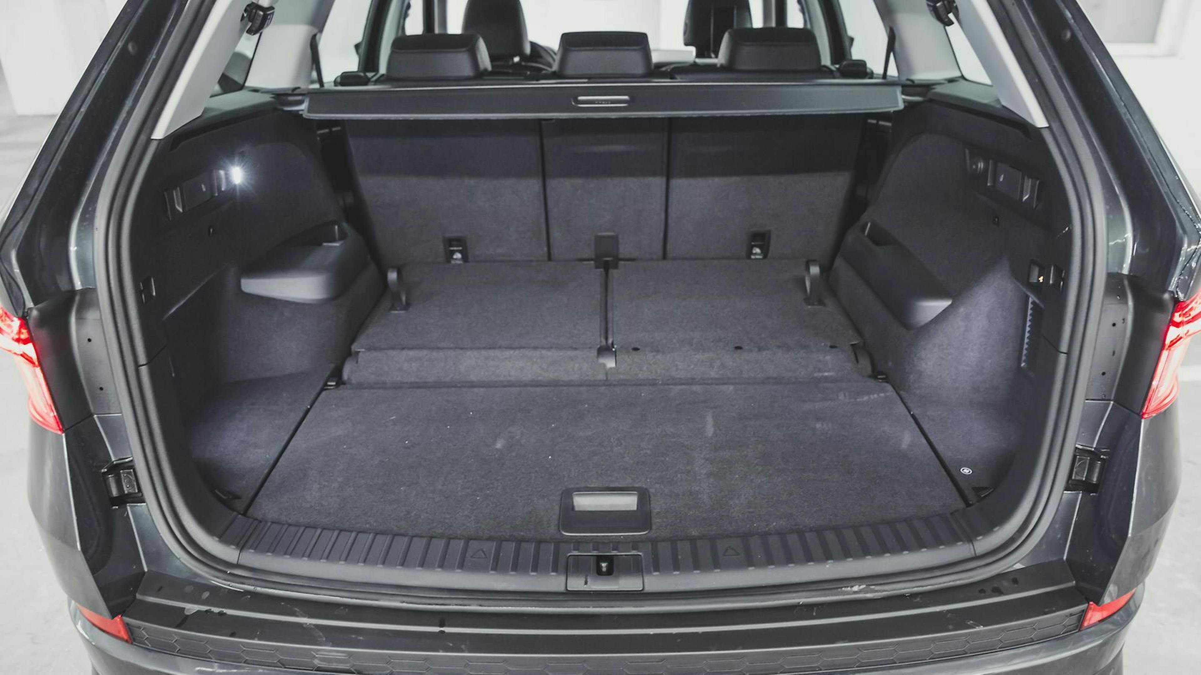 250 bis 2065 l im Kofferaum. Mehr Passagiere bedeutet weniger Stauraum