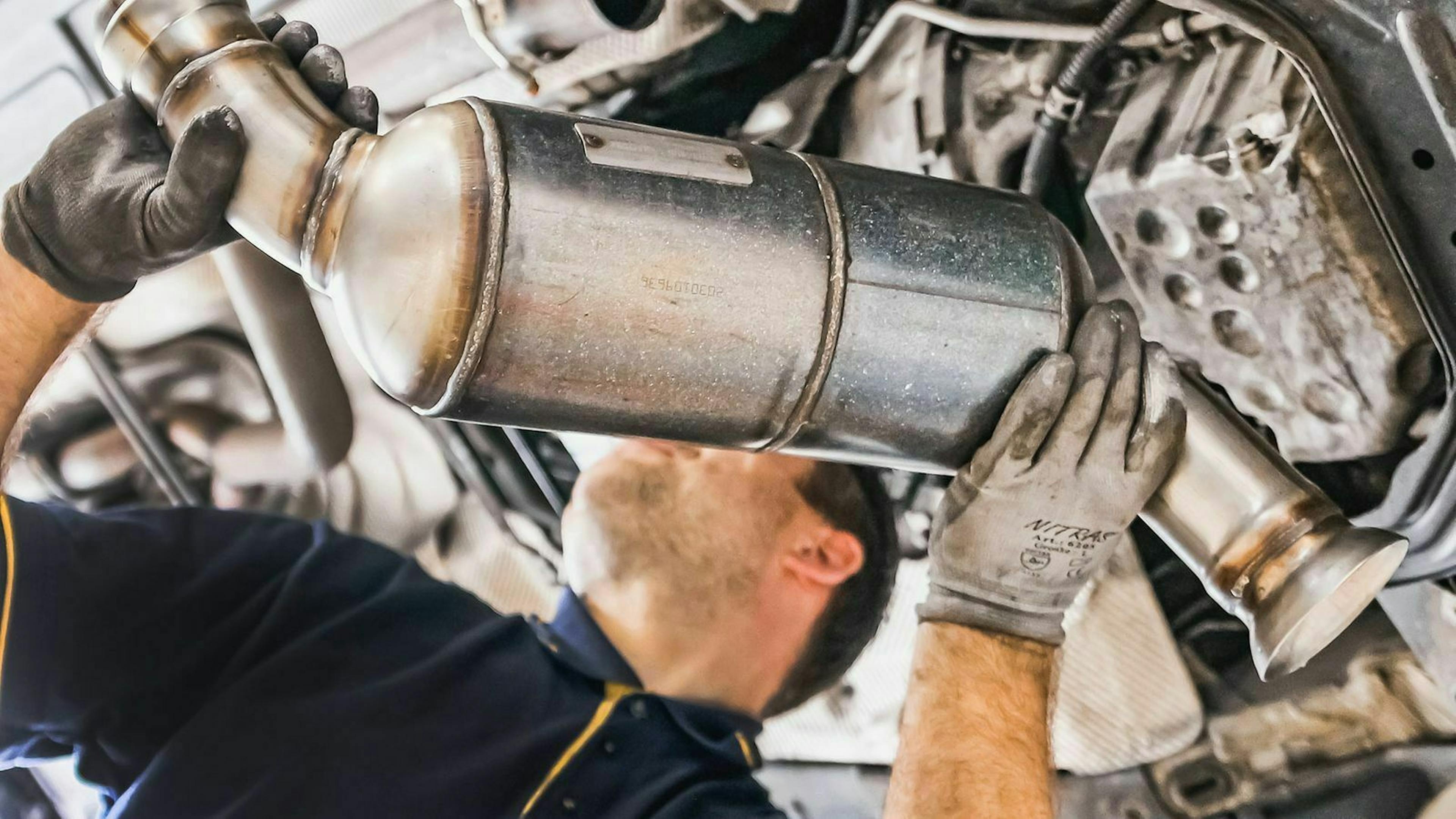 Der Partikelfilter sollte regelmäßig gereinigt oder durch ein Neuteil ersetzt werden.