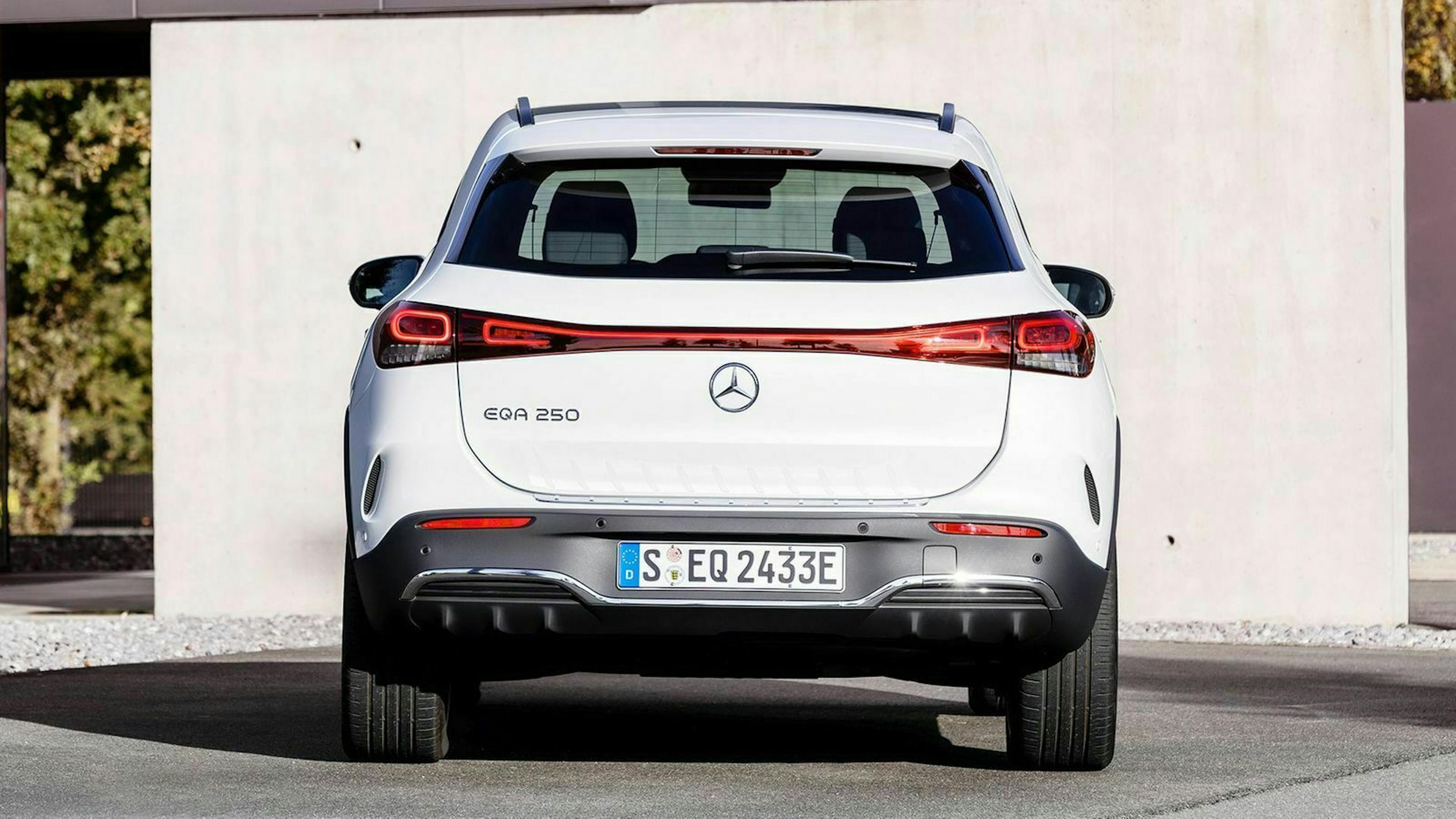 Mercedes EQA (2021) in Heckansicht