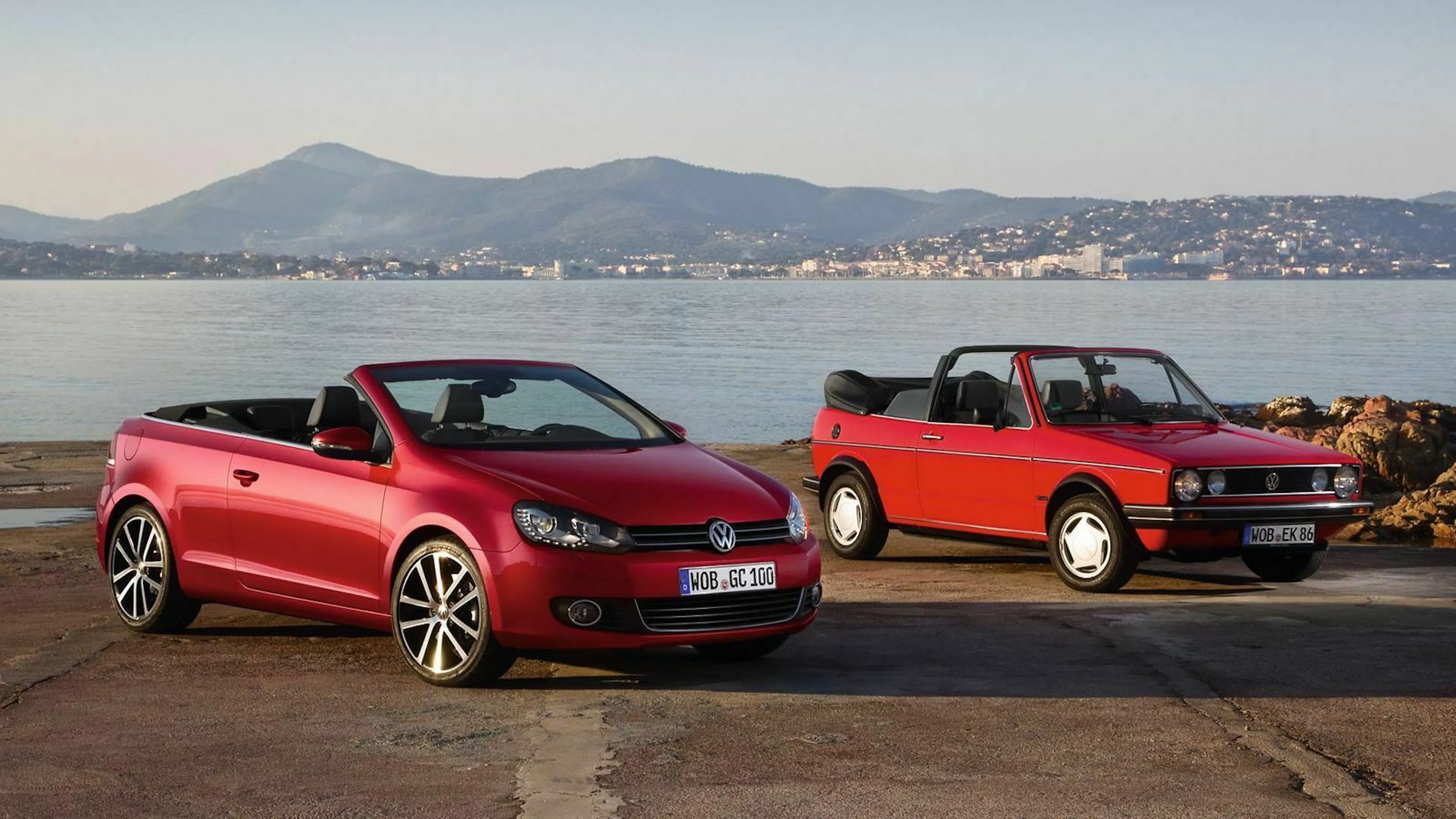 Volkswagen Golf VI Cabriolet (2011) und Golf I Cabriolet (1986)