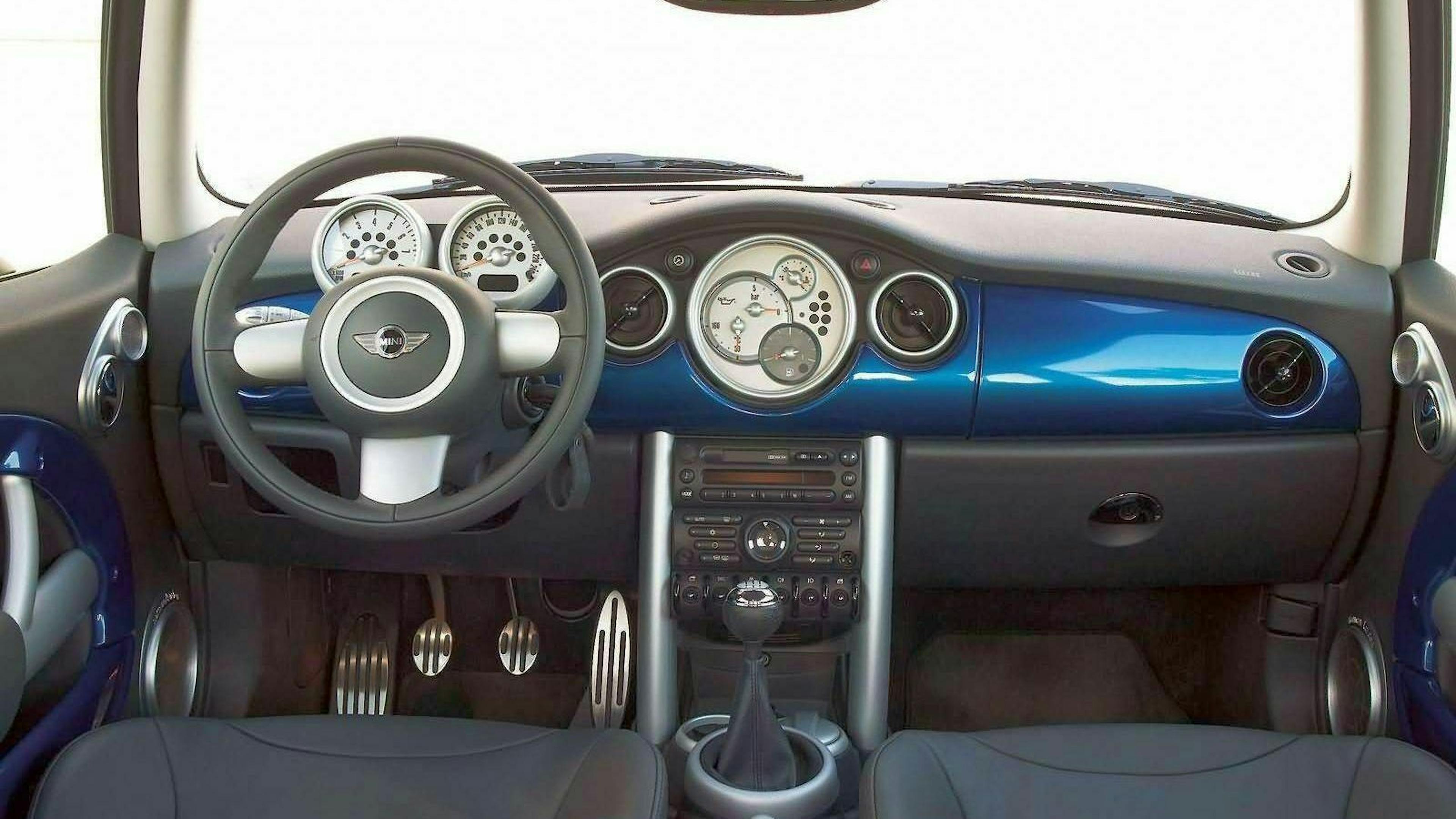 Mini-Cooper_S-2004-Cockpit