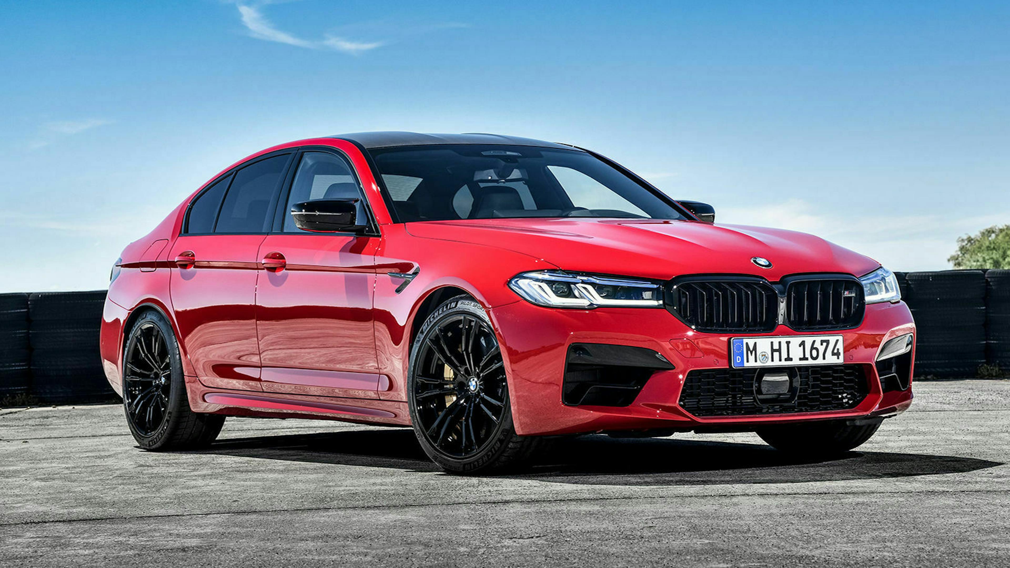 Zu sehen ist der neue BMW M5 2020 von vorne