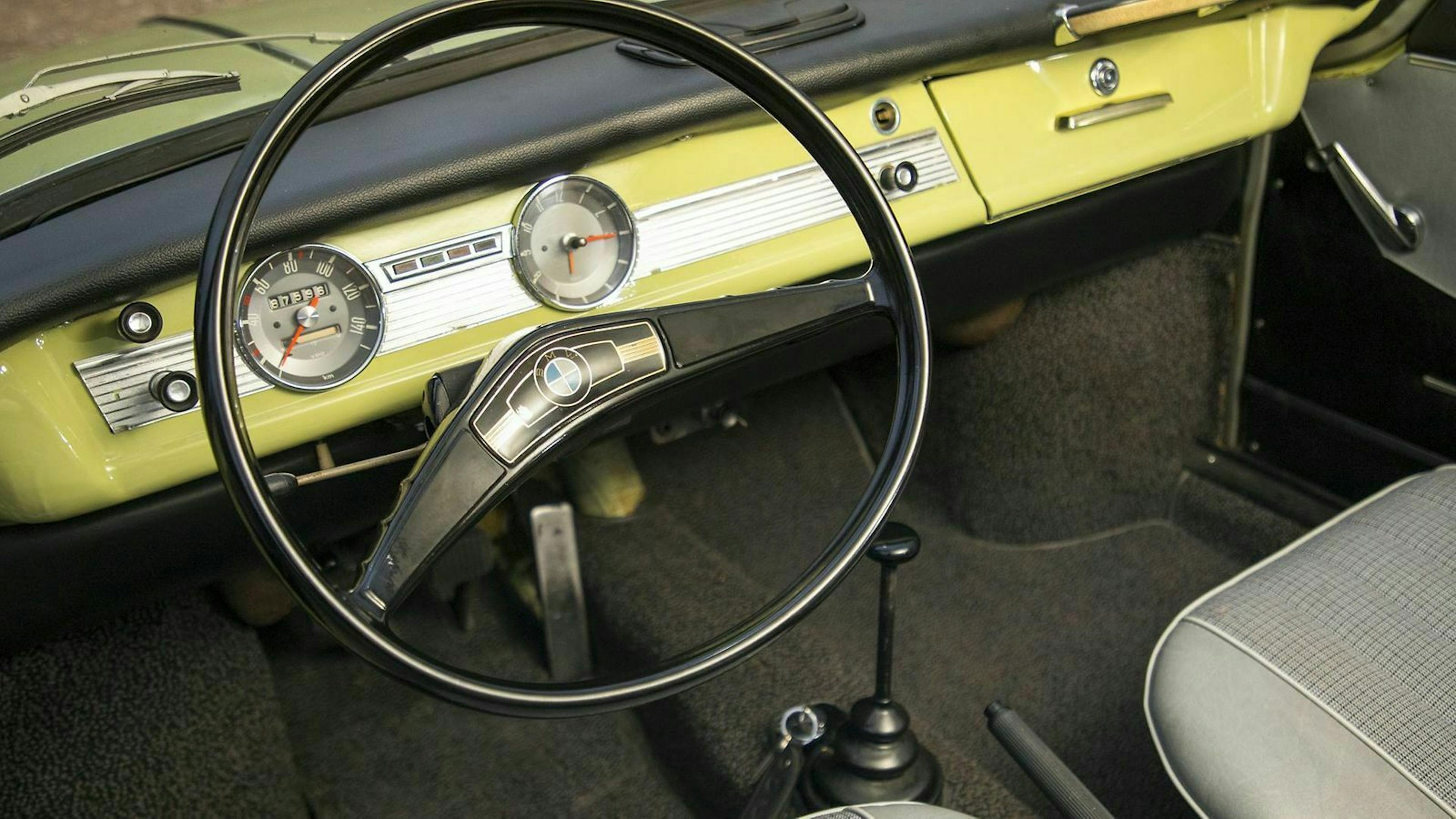 Cockpit-Ansicht des BMW 700