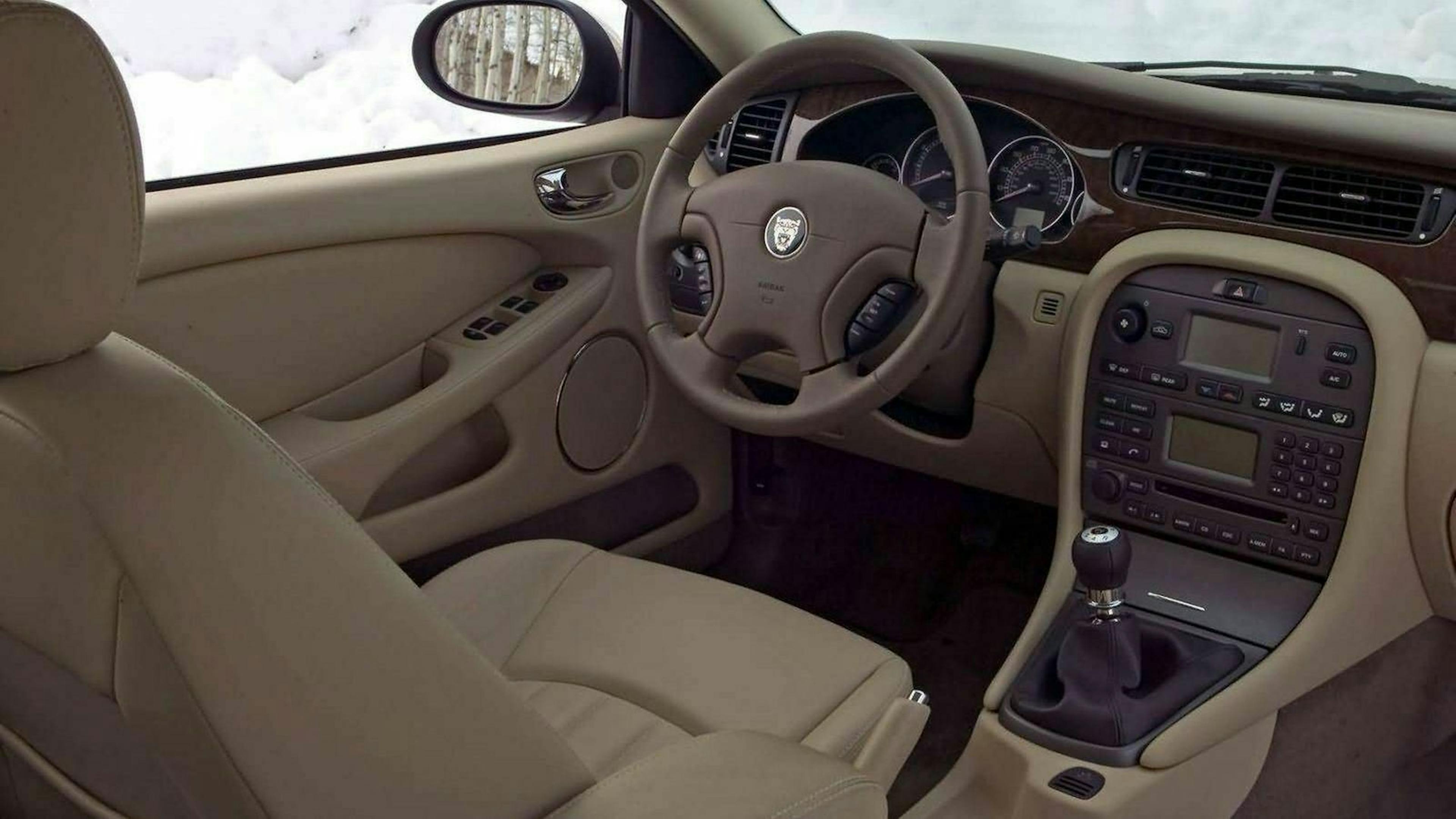 Der Innenraum des Jaguar X-Typ