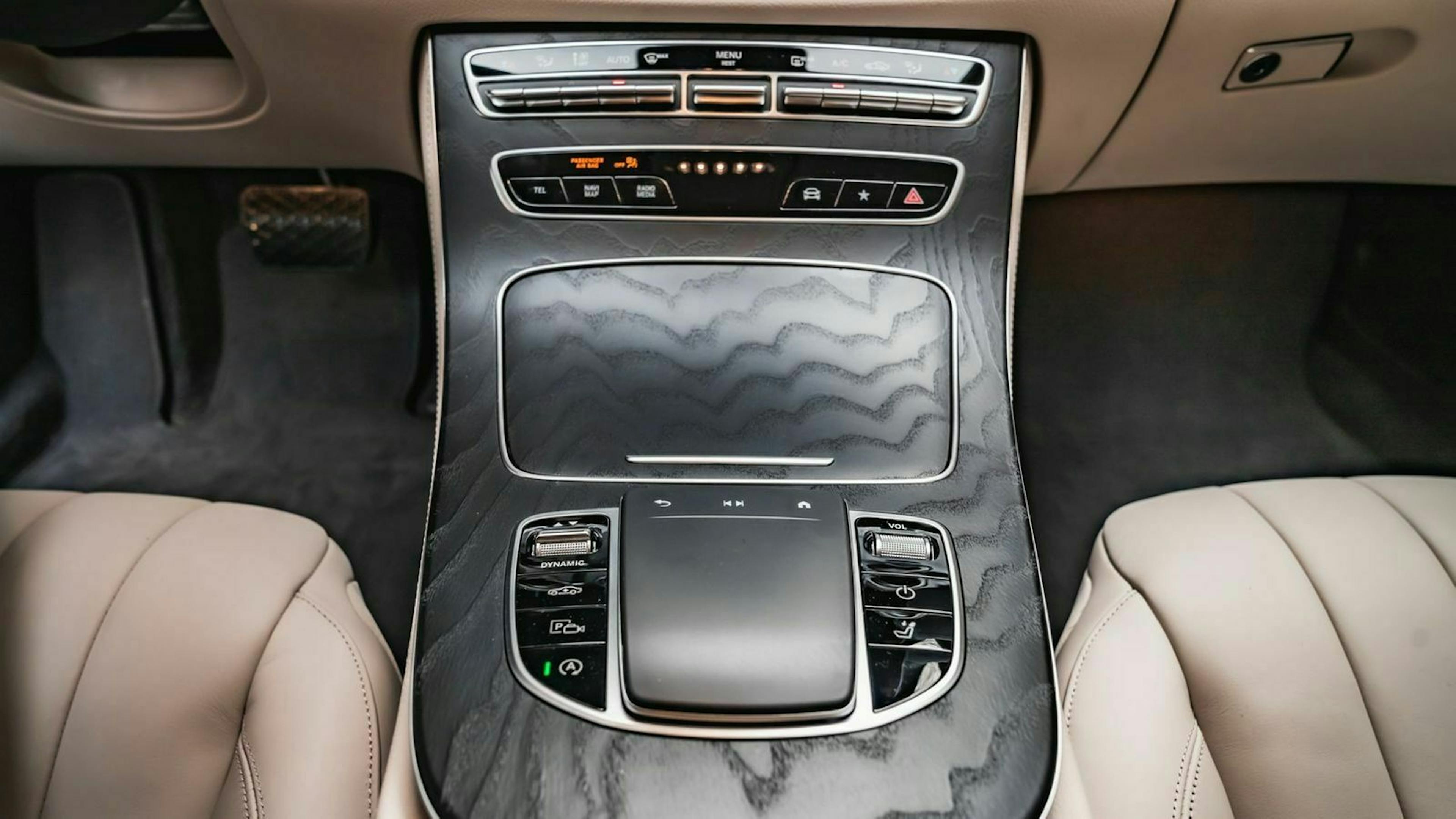Mercedes E400d Mittelkonsole im Fond
