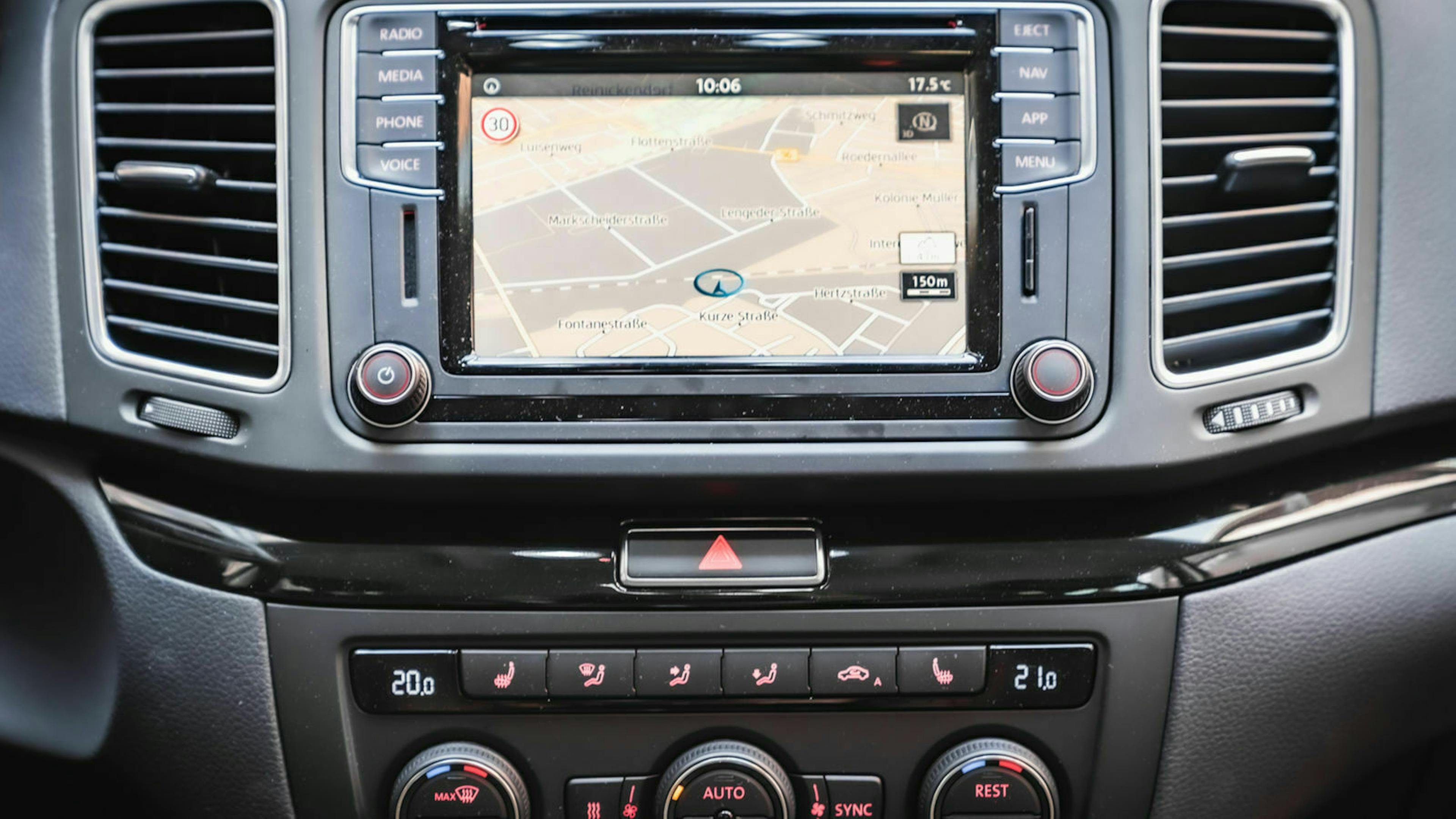 Zu sehen ist der Infotainment Display des Seat Alhambra