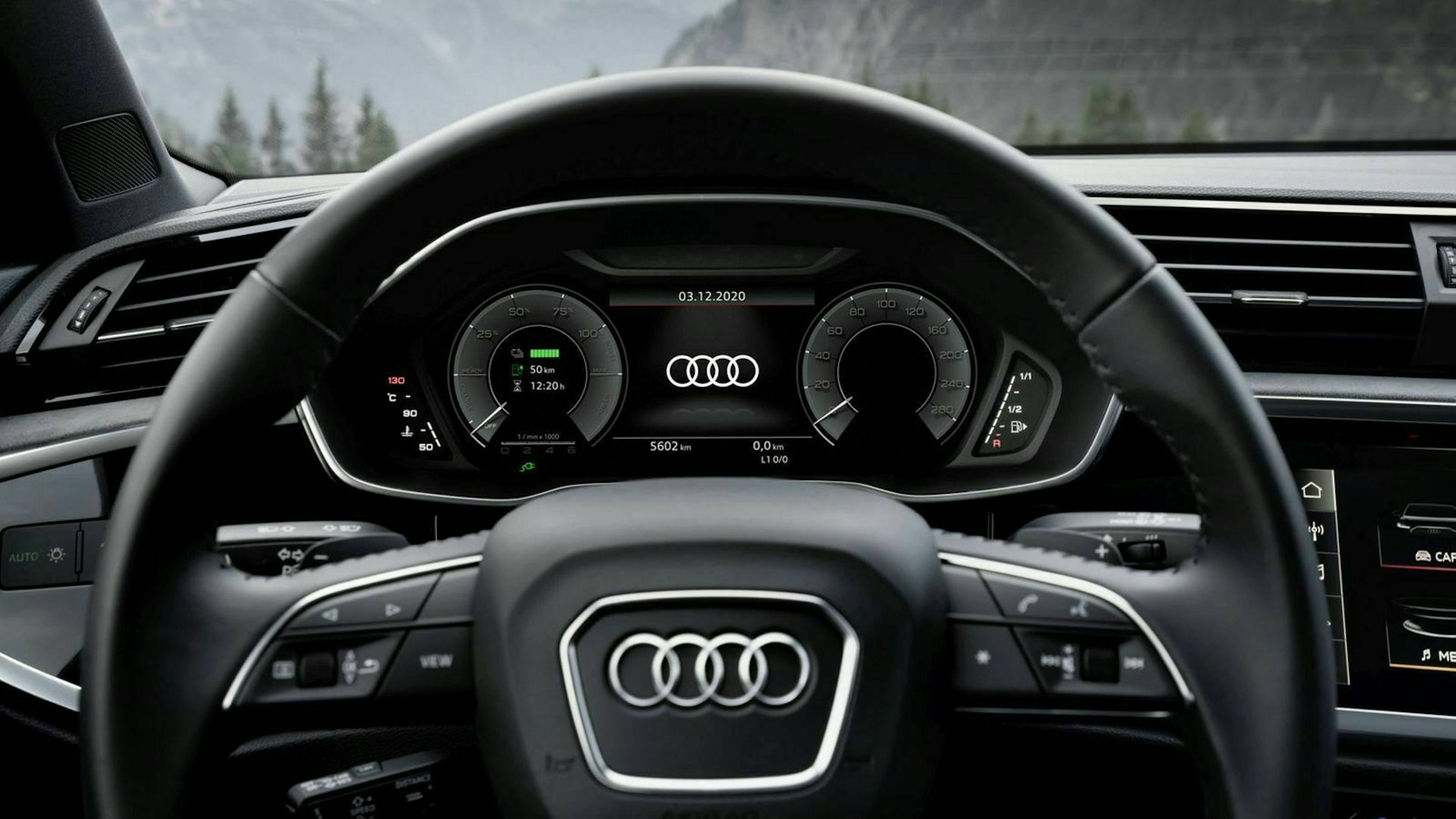 Audi Q3 PHEV Fahrerperspektive