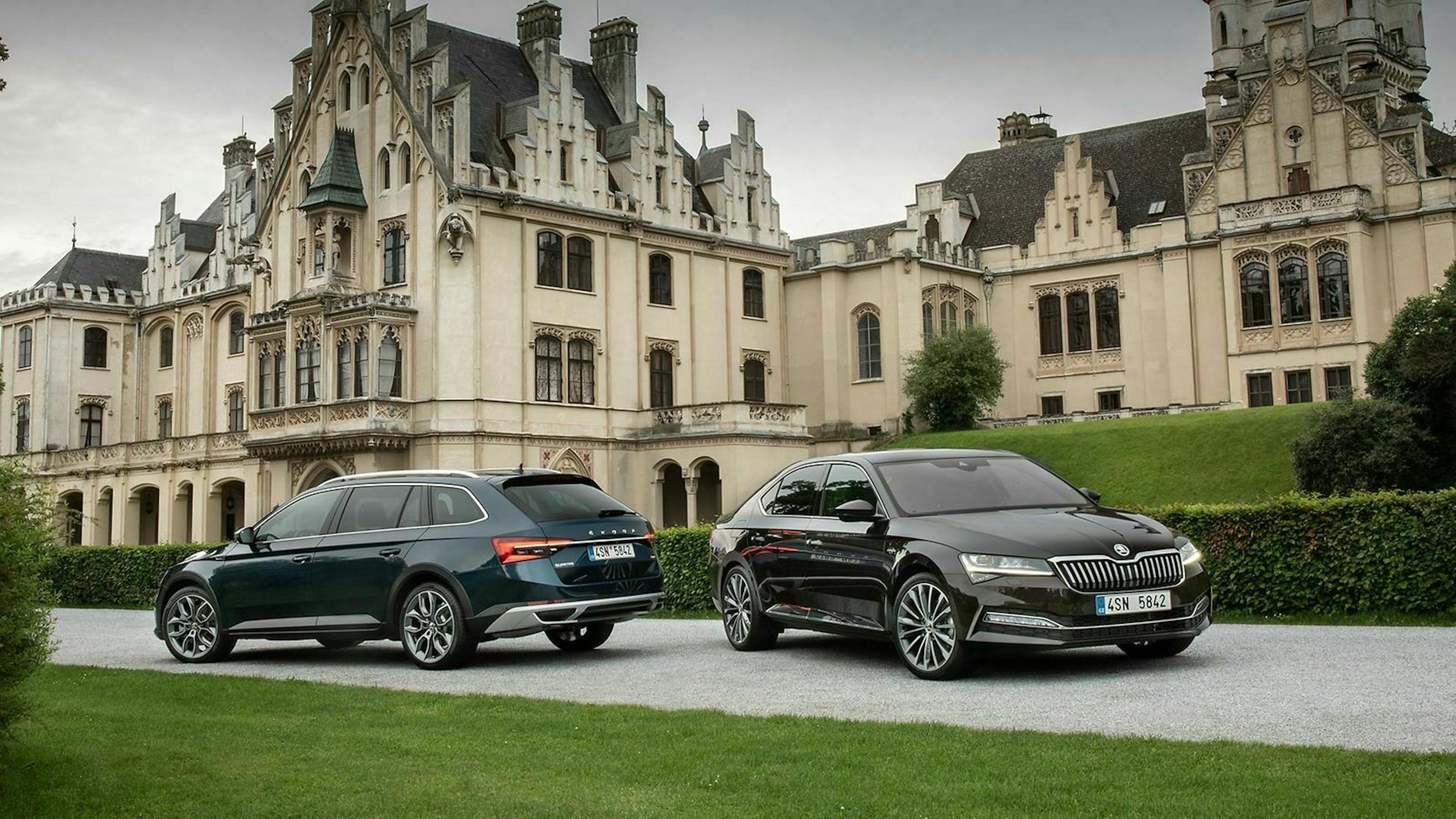 Škoda Superb und Superb Scout statisch