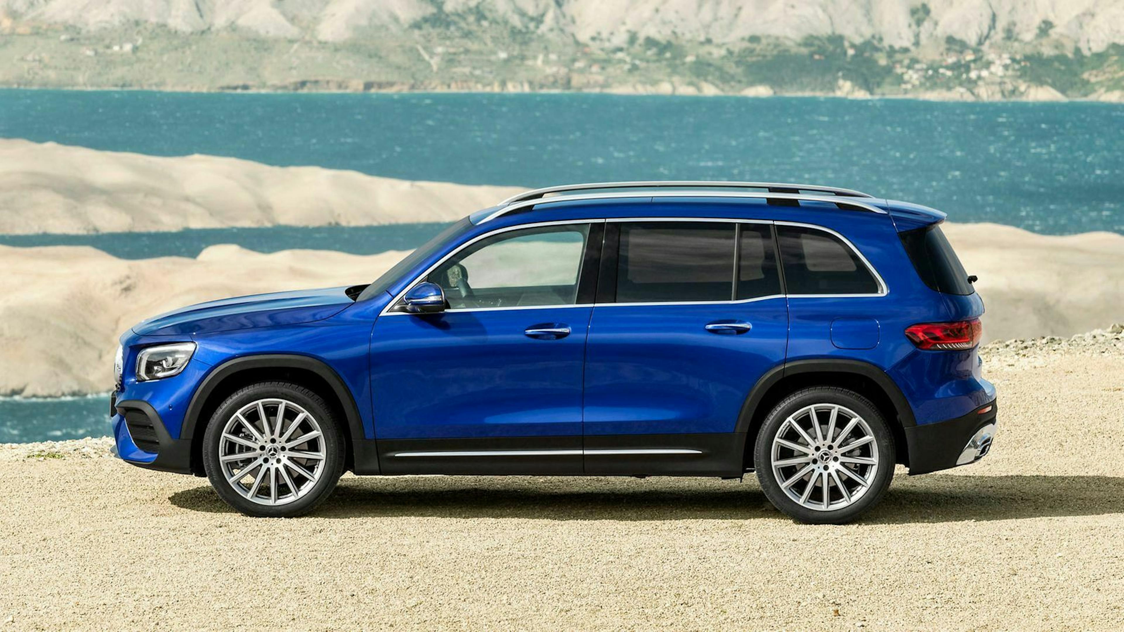 Der Mercedes GLB in der Farbe 'brillantblau metallic'