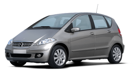 Silberner Mercedes-Benz Kompaktwagen, Seitenansicht, auf weißem Hintergrund.