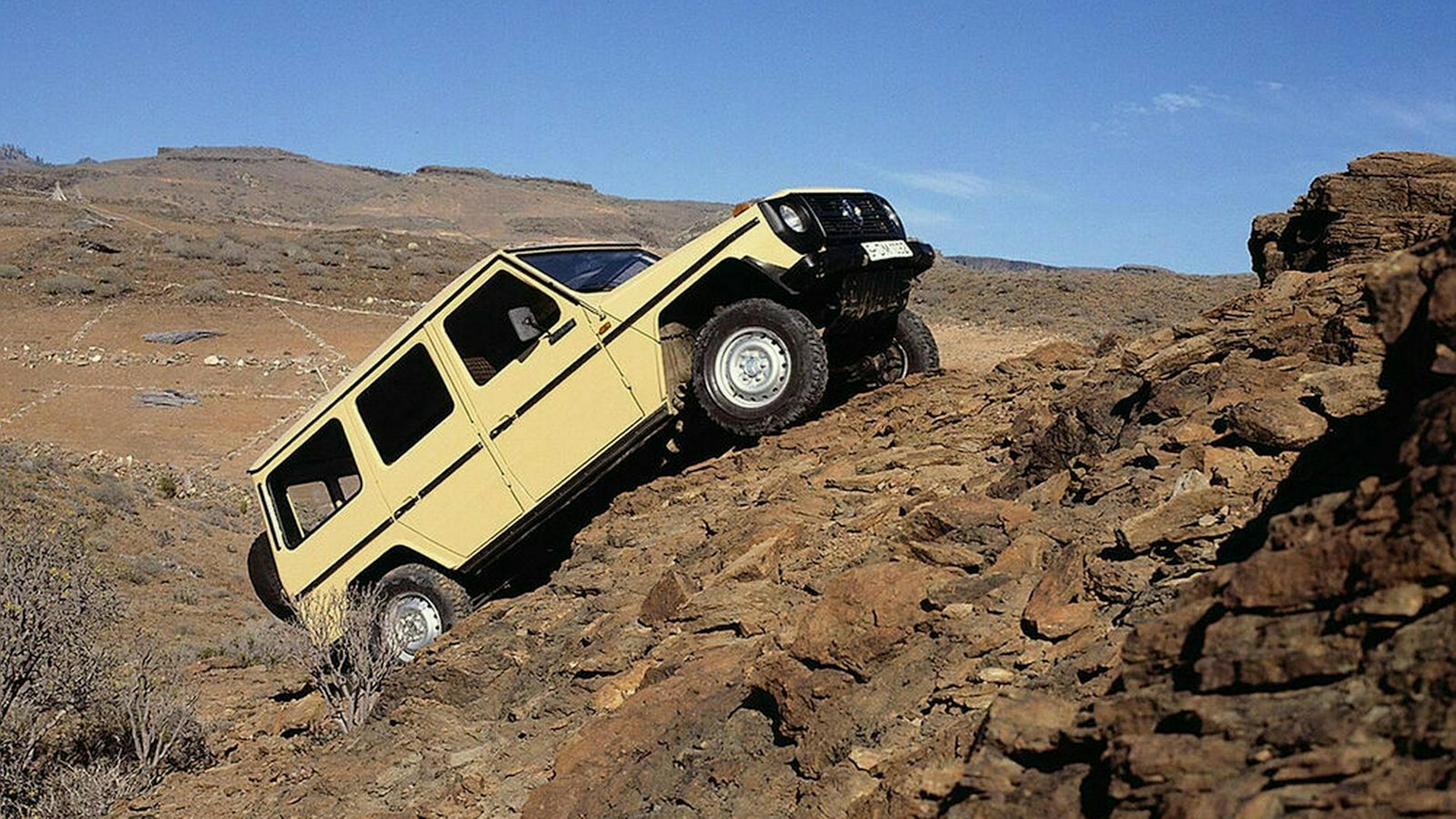 Die Mercedes G-Klasse erklimmt einen Berg