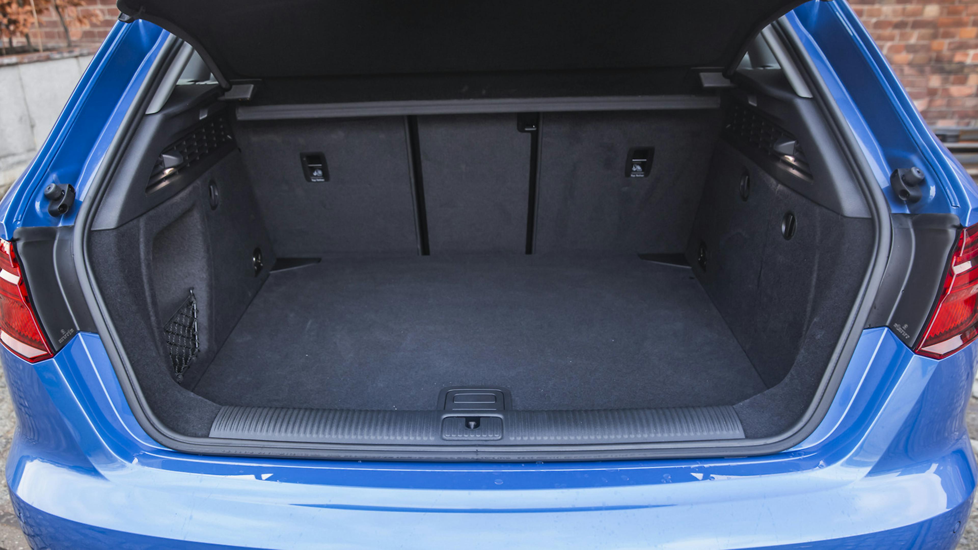 Blick in den Kofferraum des Audi A3 35 TFSI 