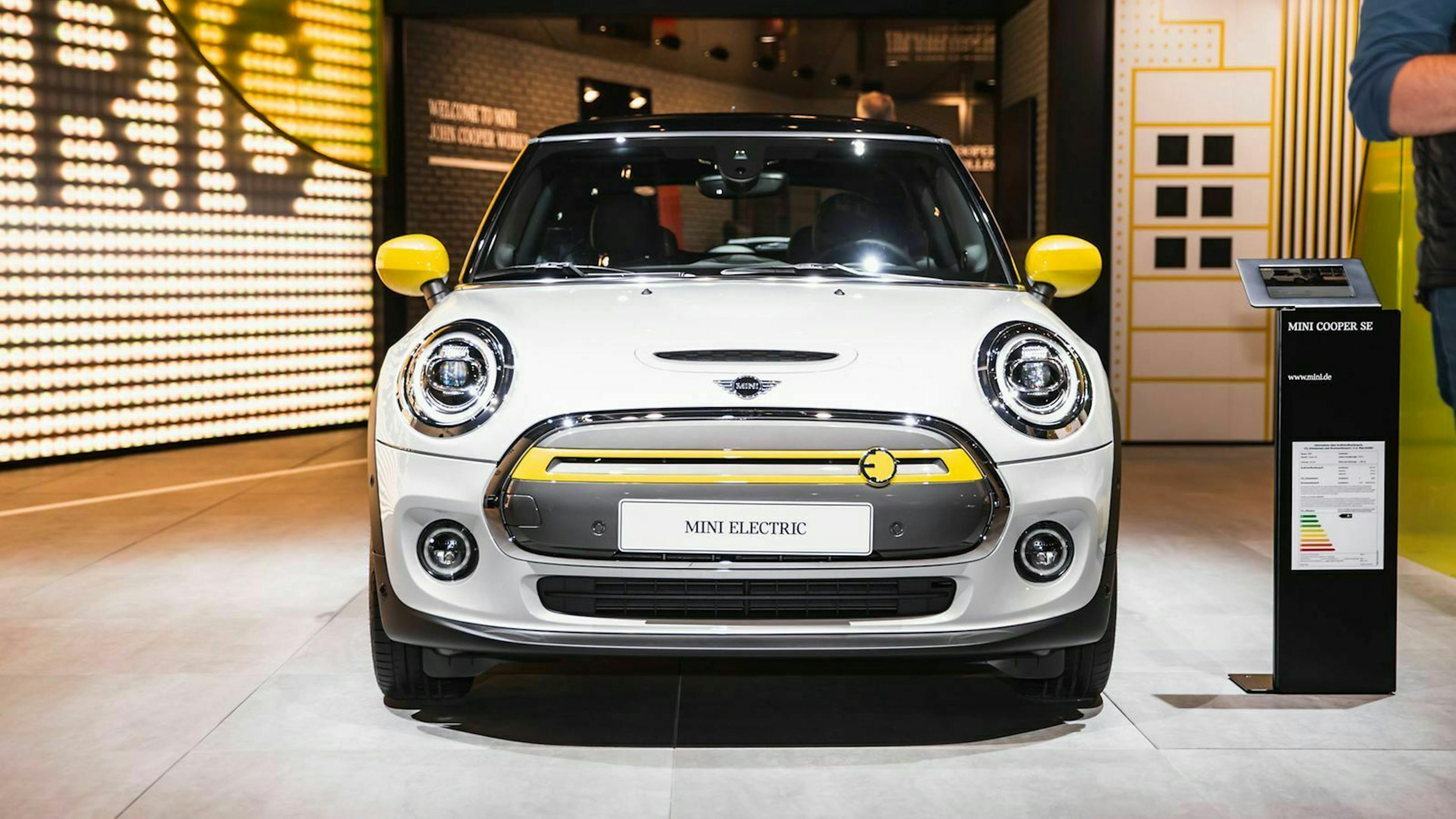 Der Mini Cooper SE soll bereits Ende 2019 bei den Händlern stehen