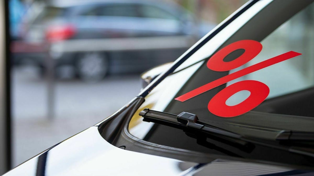 Ein Auto mit Prozentzeichen