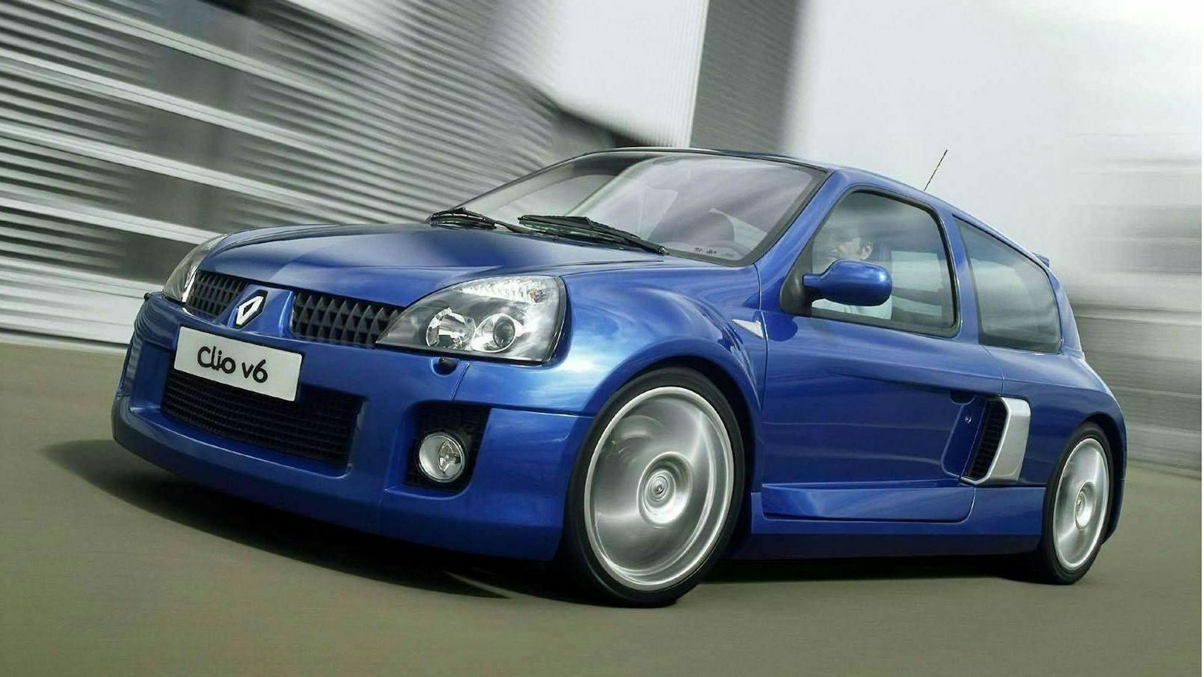 Zu sehen ist der Renault Clio V6, fahrend