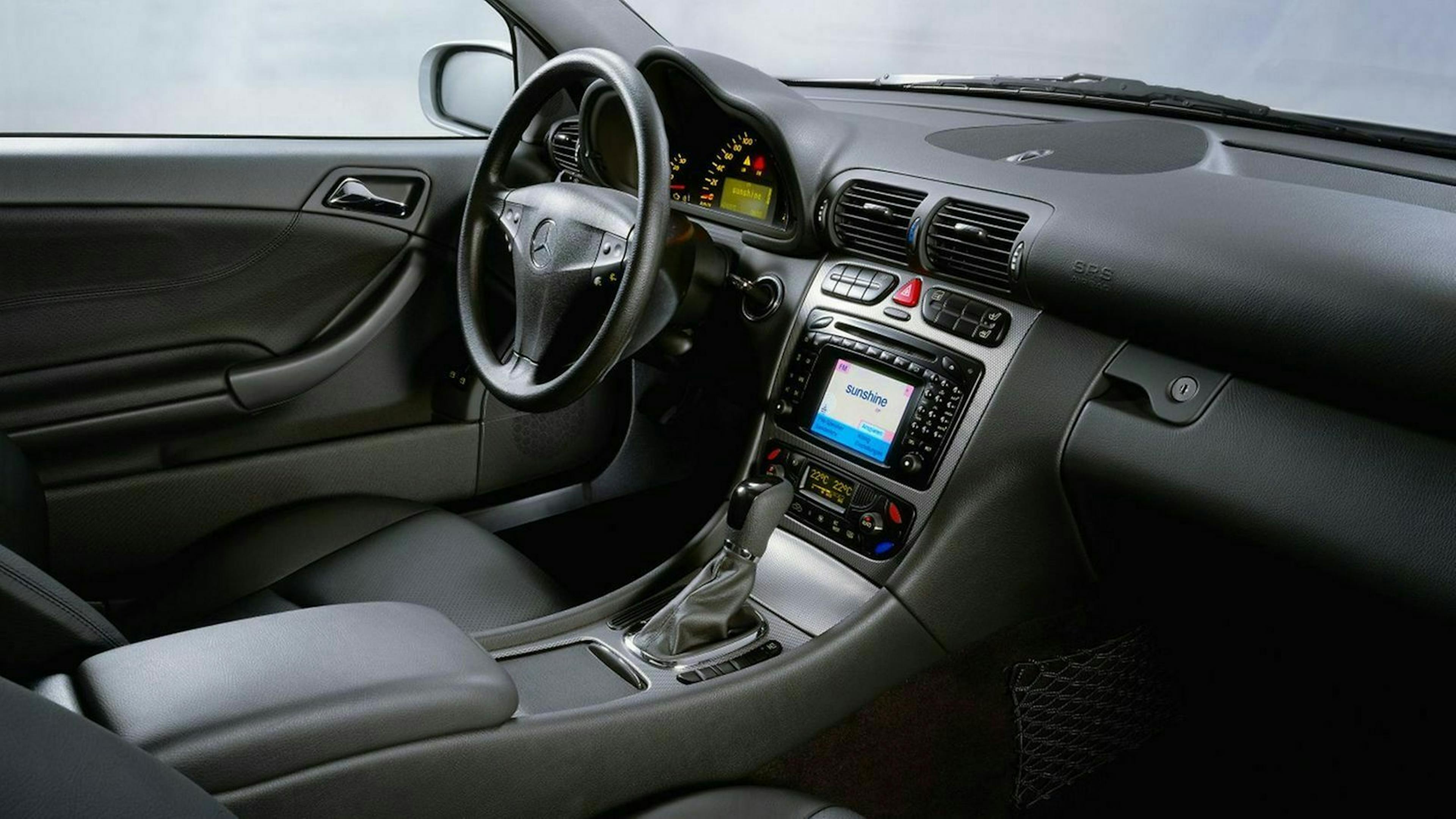 Im Innenraum verteilt Mercedes viele "Soft-Touch-Oberflächen"