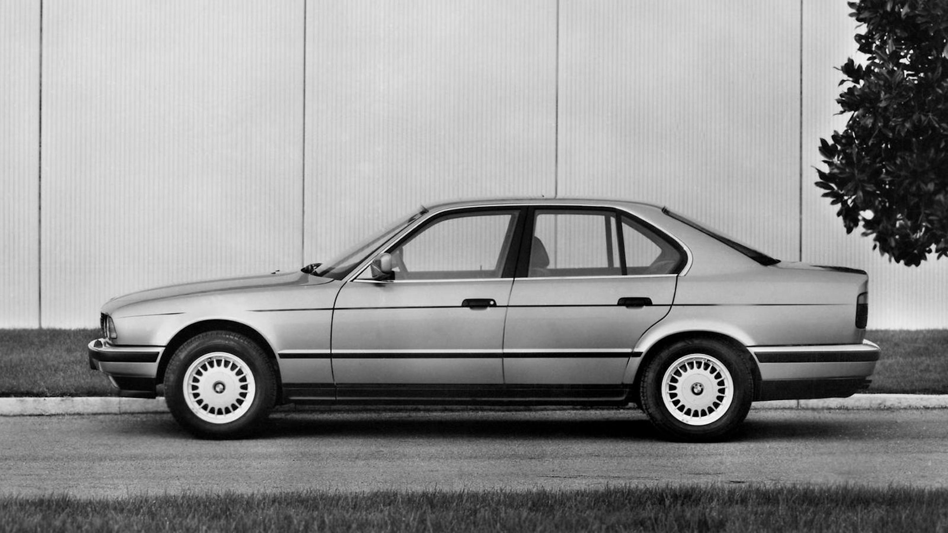 BMW 5er E34 in der Seitenansicht