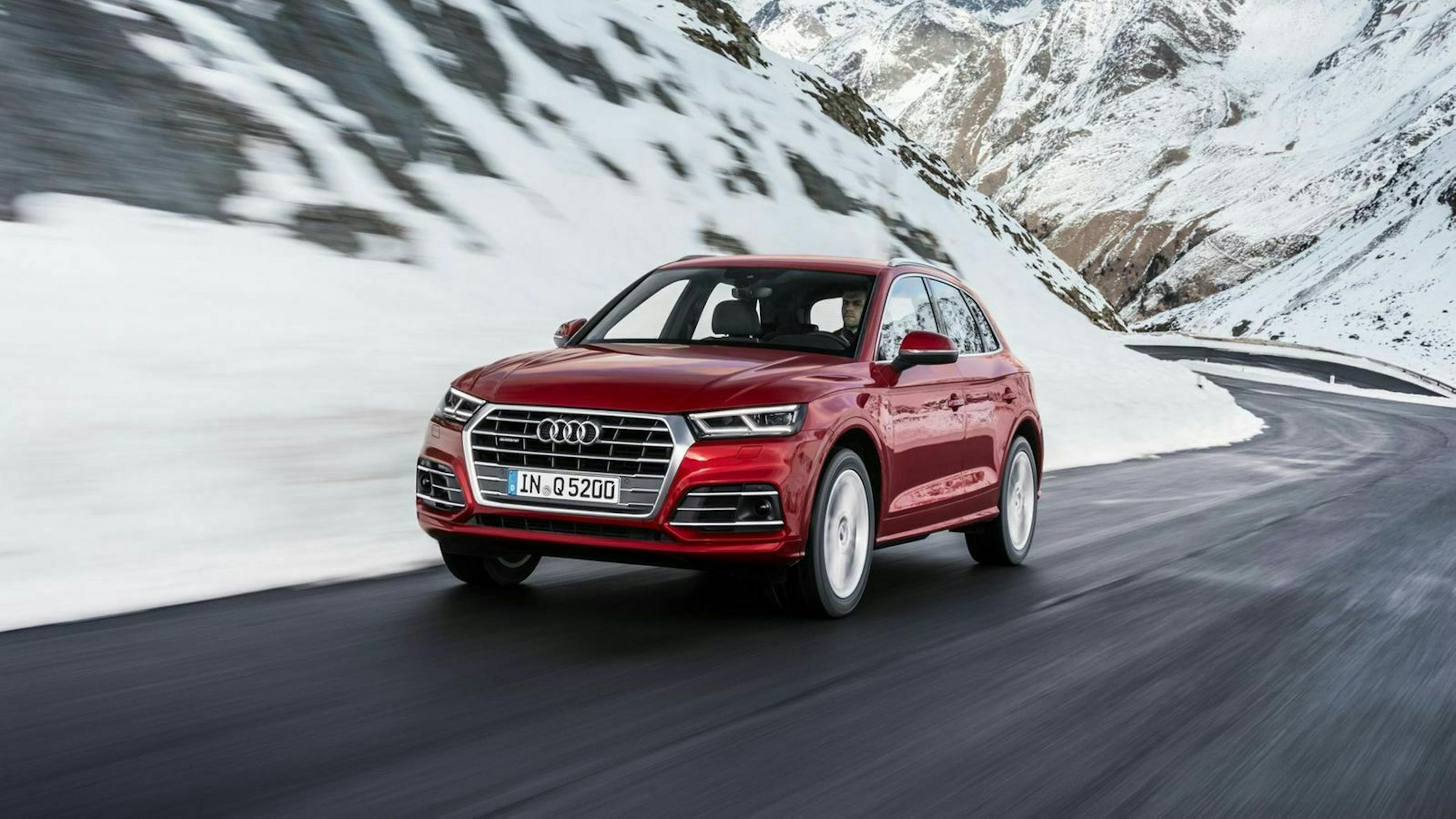 Der Audi Q5 in Frontansicht fahrend