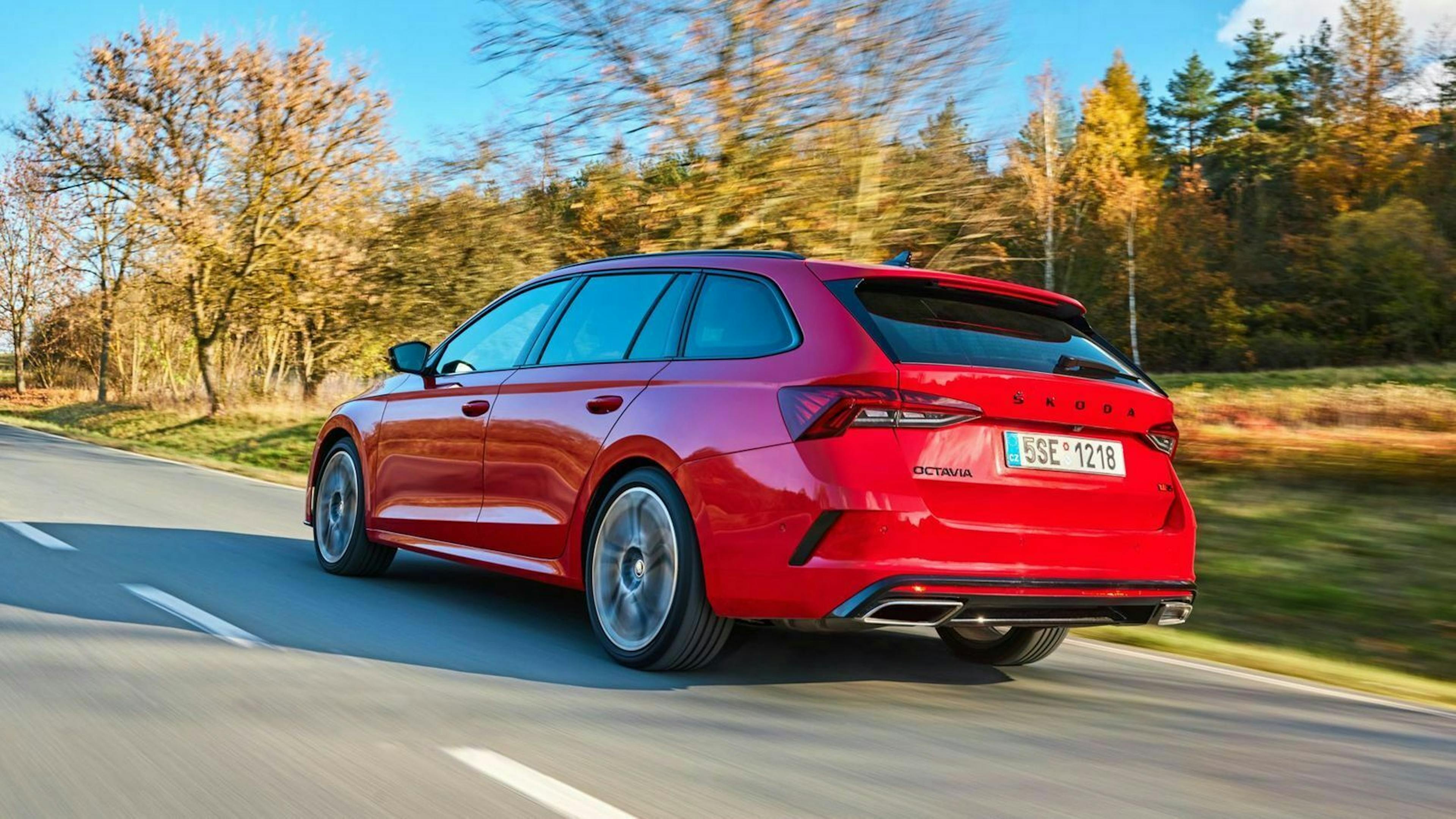 Škoda Octavia RS IV Kombi Dreiviertel-Hackansicht