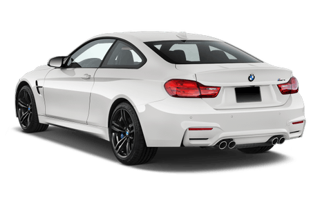 Weißes Sportcoupé mit zwei Türen und markantem Heckdesign, schwarzen Felgen und vier Auspuffrohren auf weißem Hintergrund.