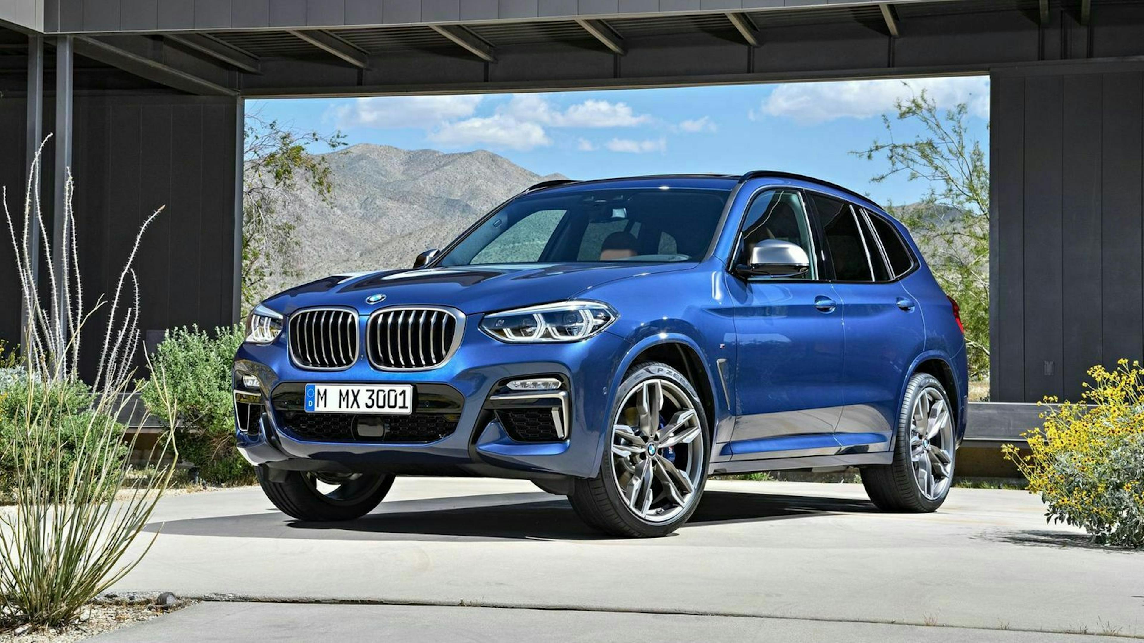 Zu sehen ist der BMW X3 von vorne