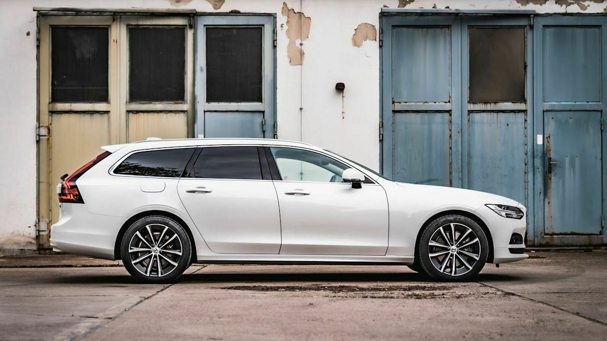 Der Volvo V90 in Seitenansicht