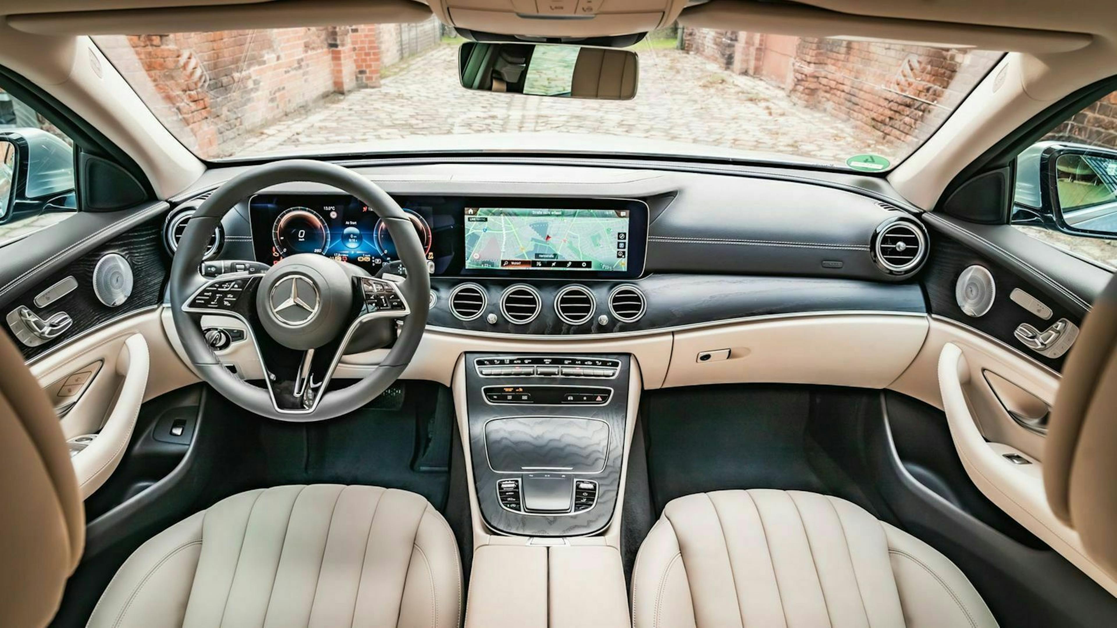 Mercedes E400d Cockpit