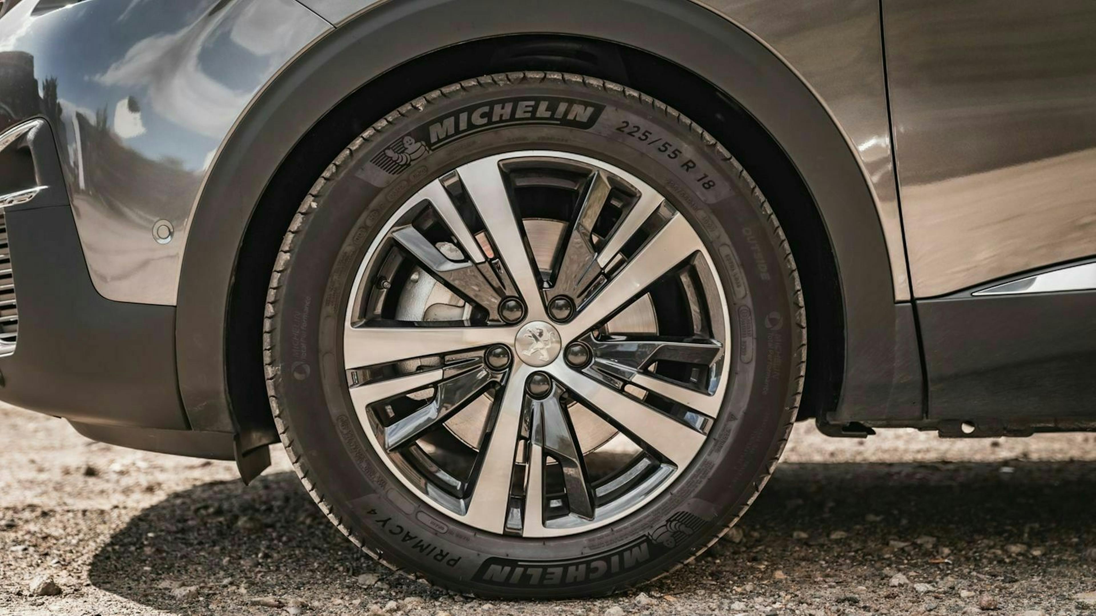 Peugeot 3008 Hybrid4 (2020) Detailansicht Rad