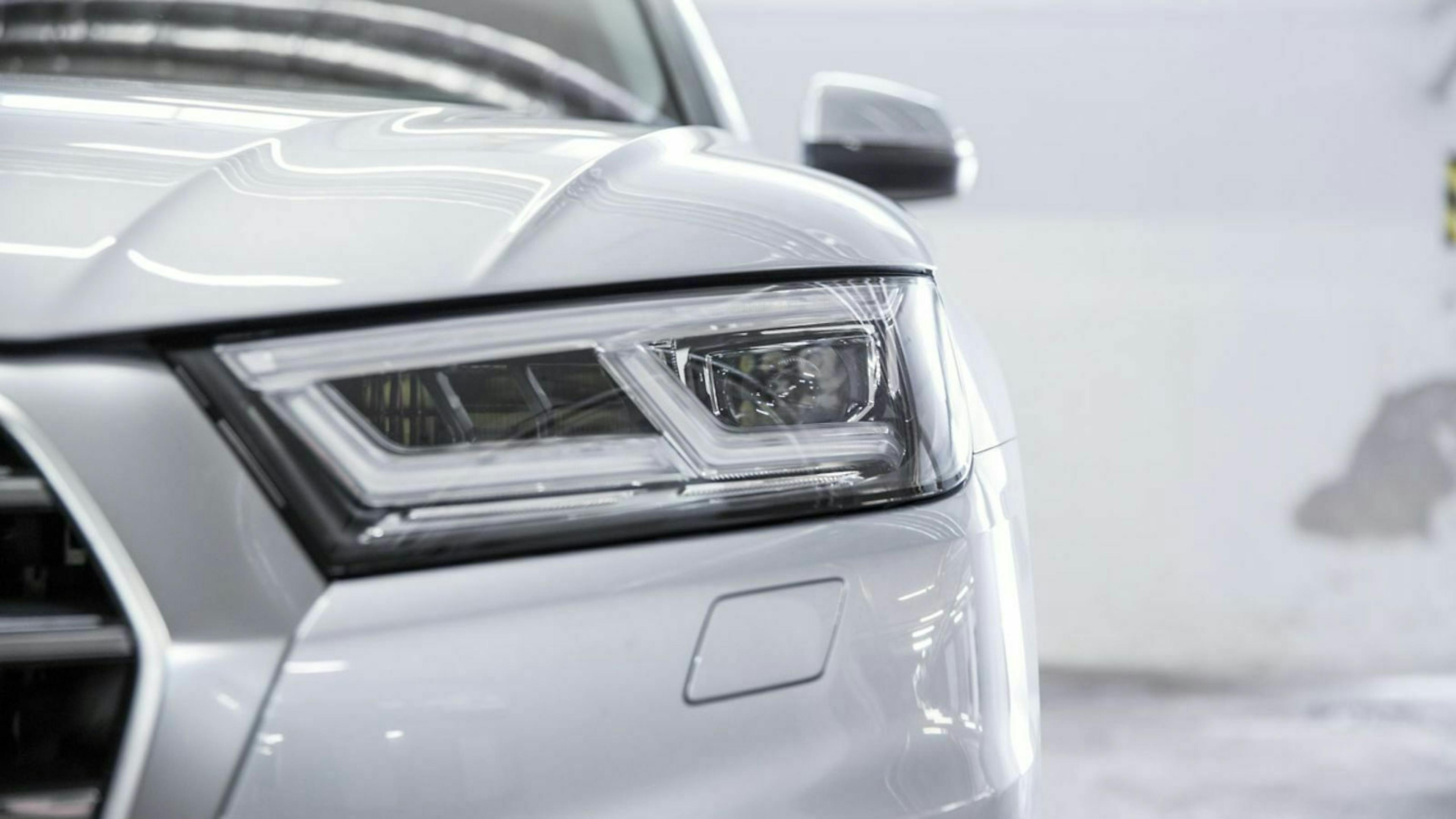 Der Audi Q5 im Test leuchtete mit LED-Matrix-Scheinwerfern. Das Extra würden wir empfehlen