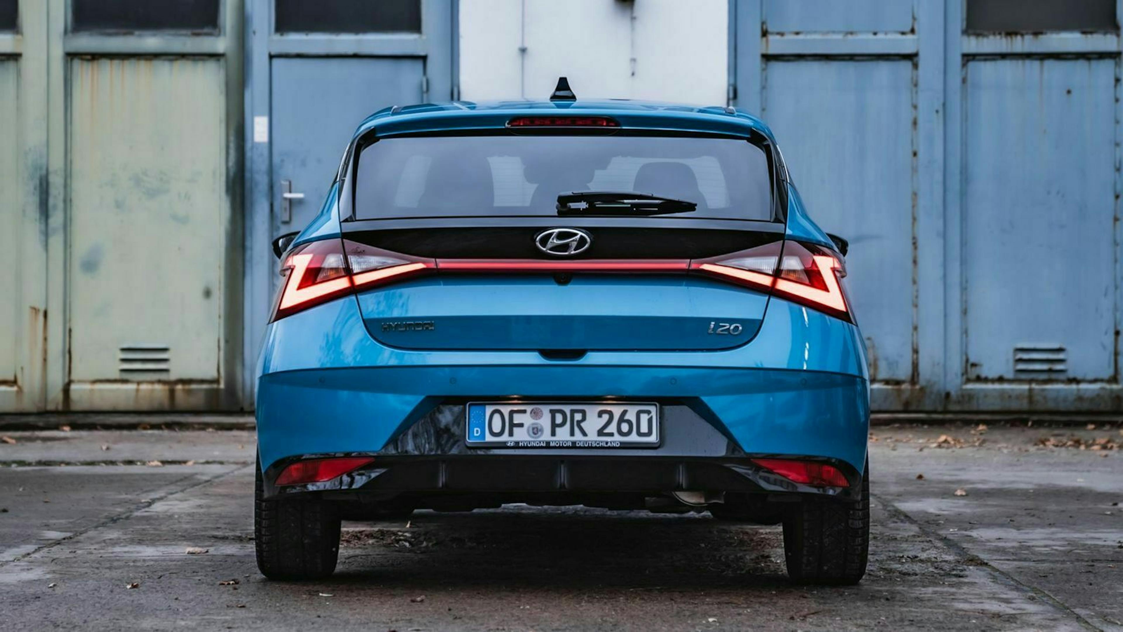 Zu sehen ist das Heck des Hyundai i20 2020 