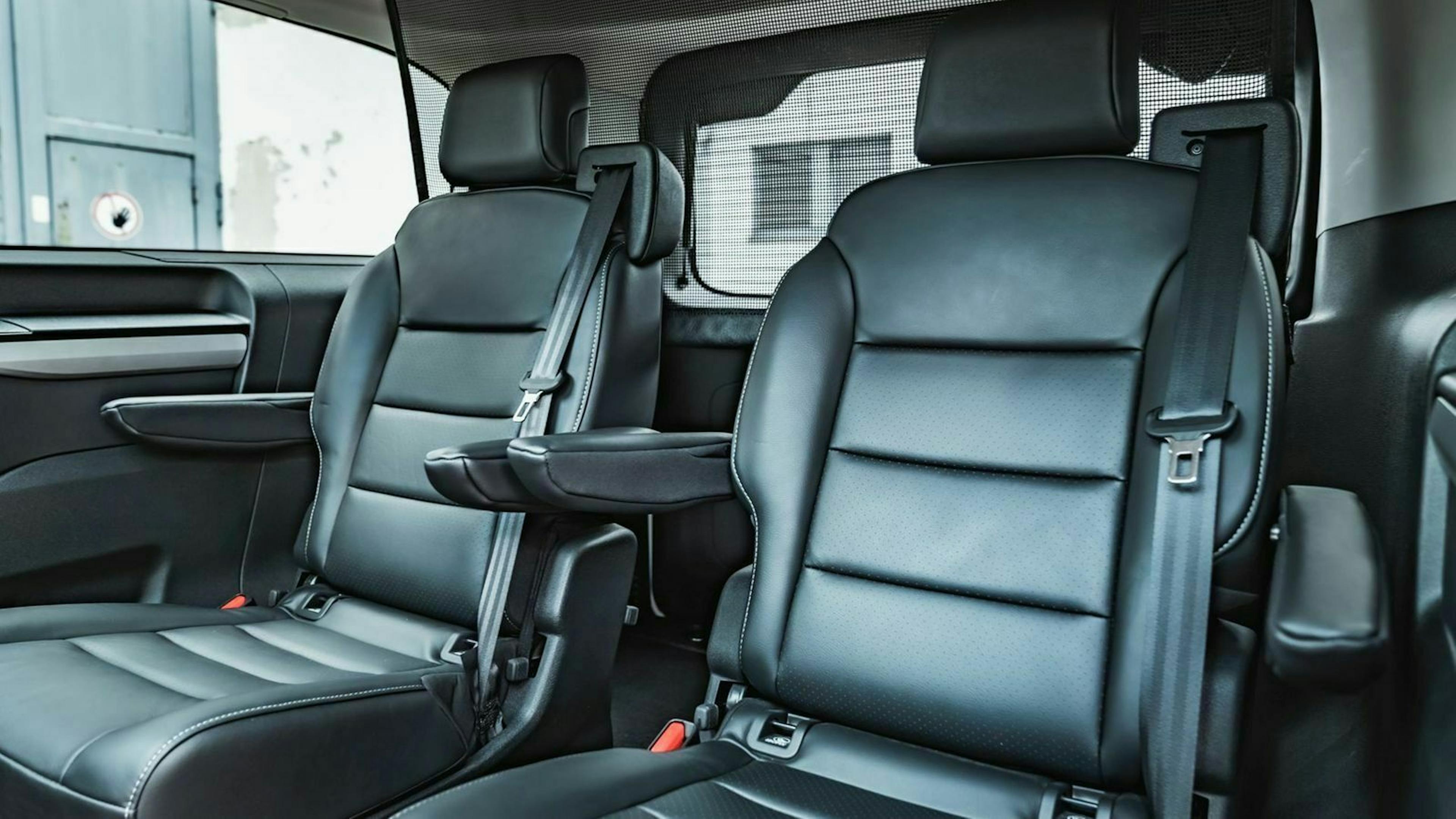 Zu sehen ist die zweite Sitzreihe des Toyota ProAce Verso