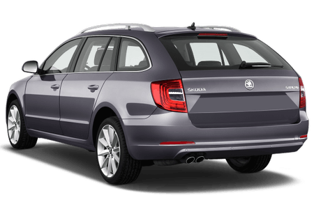 Grauer Škoda Superb Kombi, Rückansicht. Elegantes Design mit großen Rückleuchten und silbernen Felgen. Ideal für Reisen und Familien.