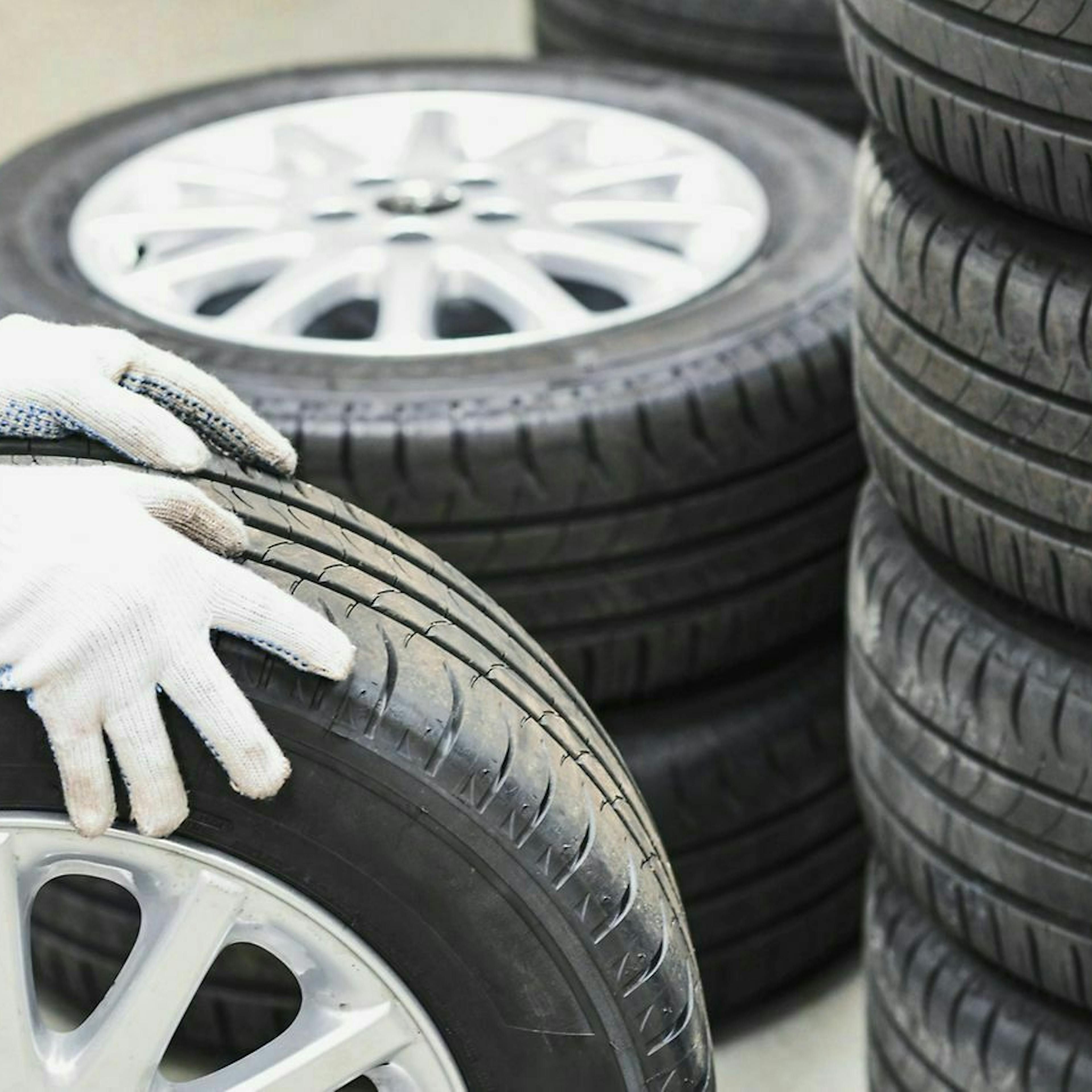 Beim Radwechsel empfehlen Experten den Reifen auch auf Unwucht kontrollieren zu lassen.