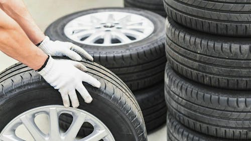Beim Radwechsel empfehlen Experten den Reifen auch auf Unwucht kontrollieren zu lassen.