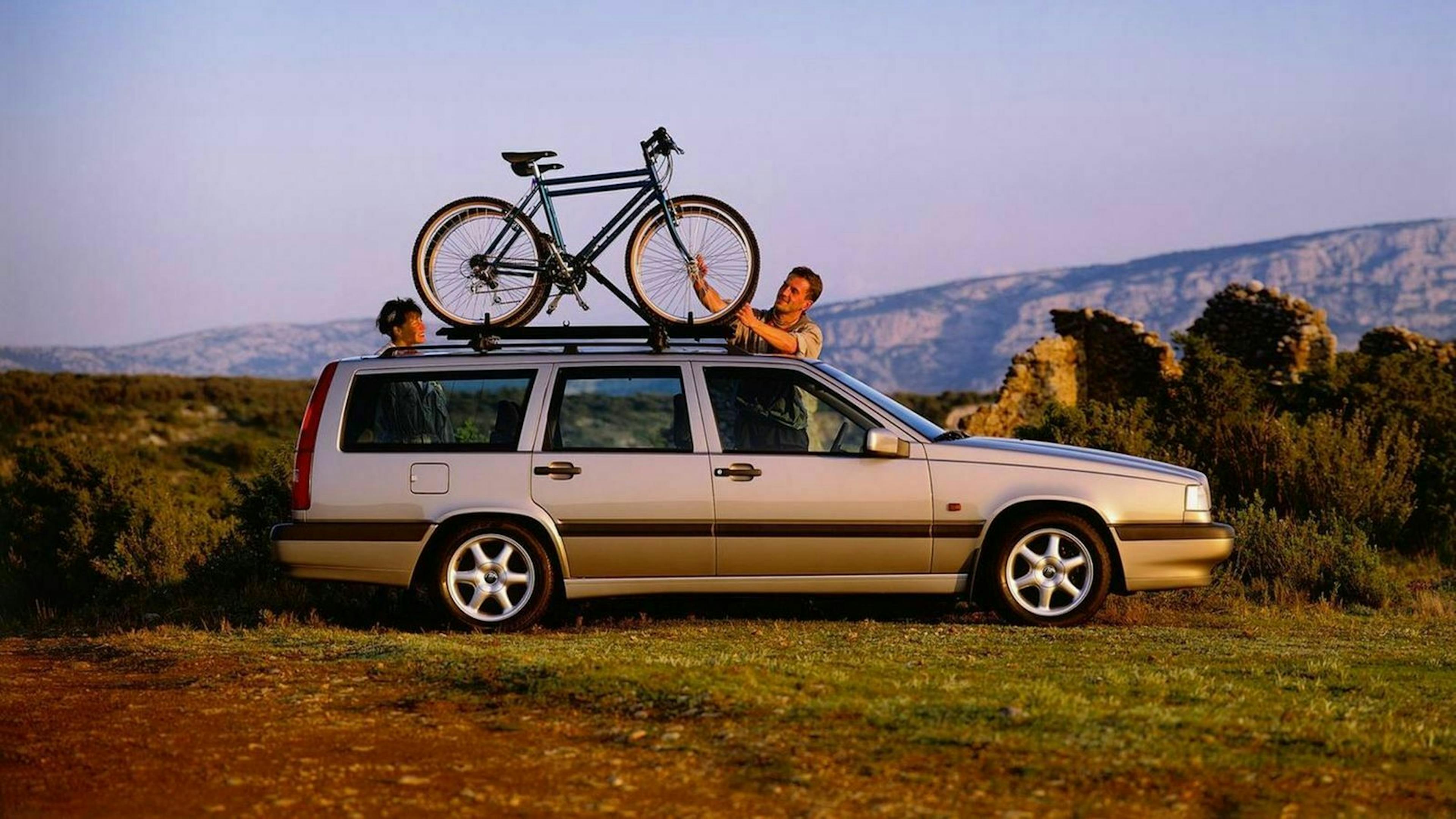 Zu sehen ist der Volvo 850 als Kombi