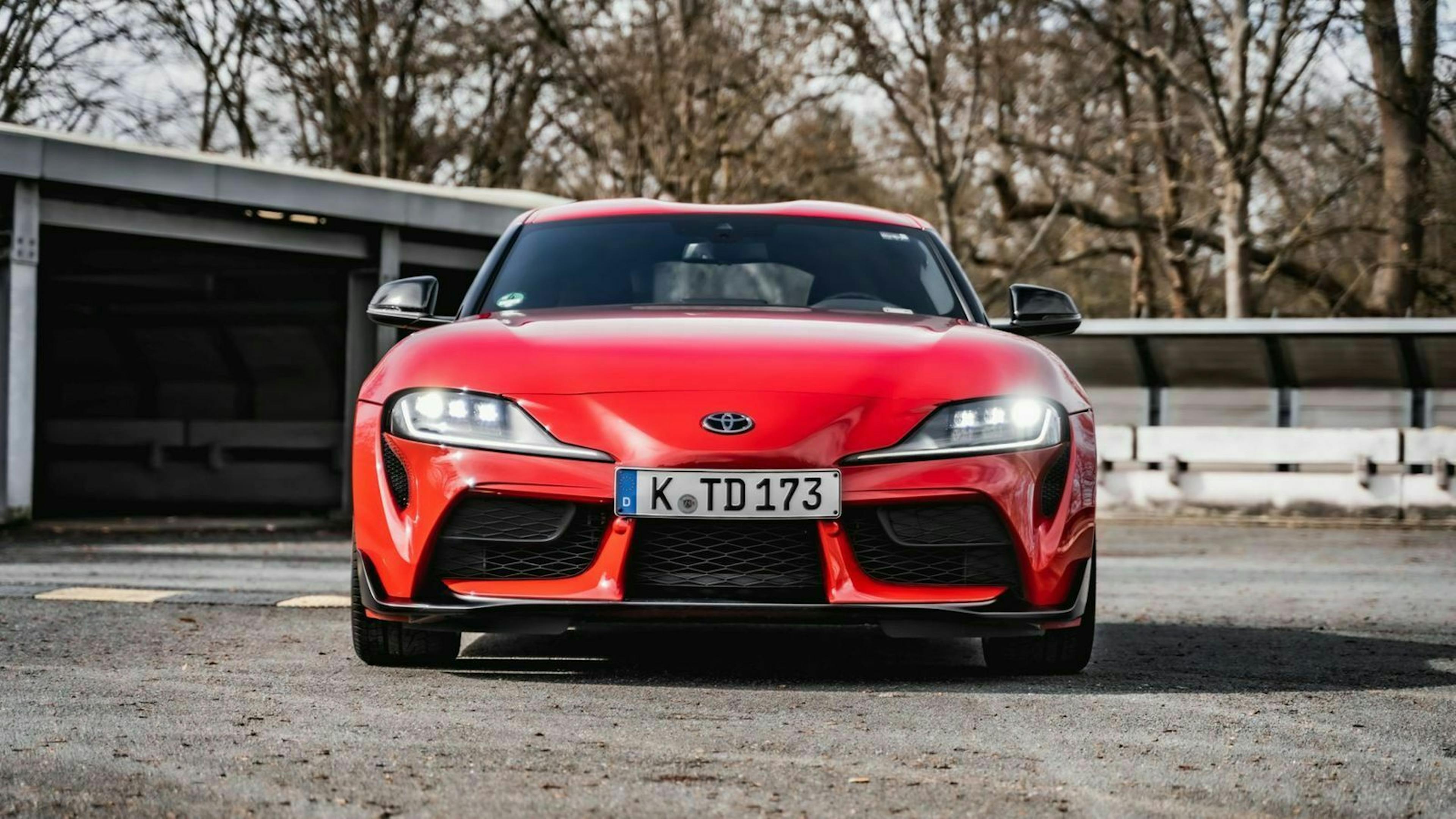 Zu sehen ist die Front des Toyota Supra Mk5 