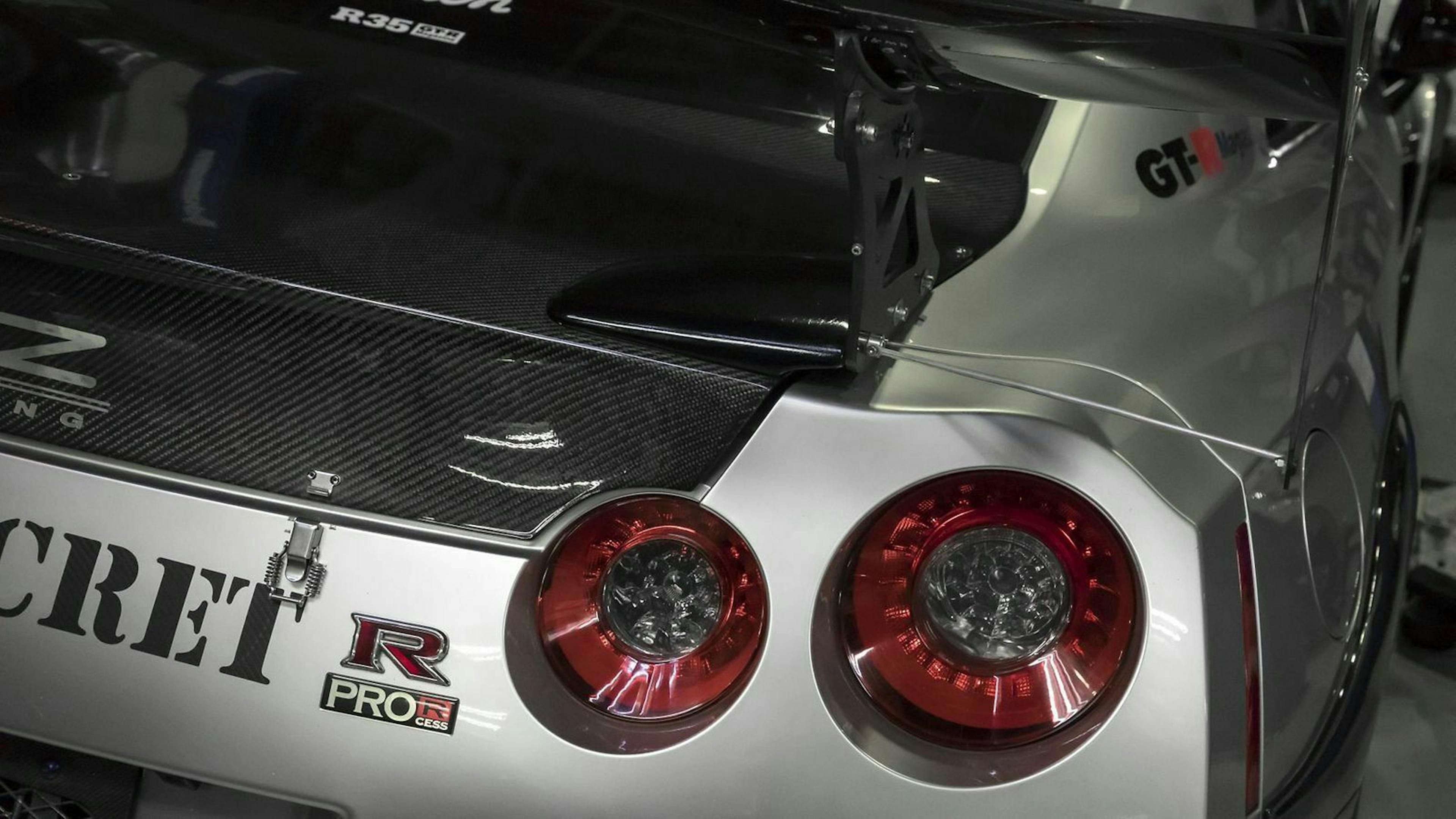 Zu sehen ist das Heck des Nissan GT-R 
